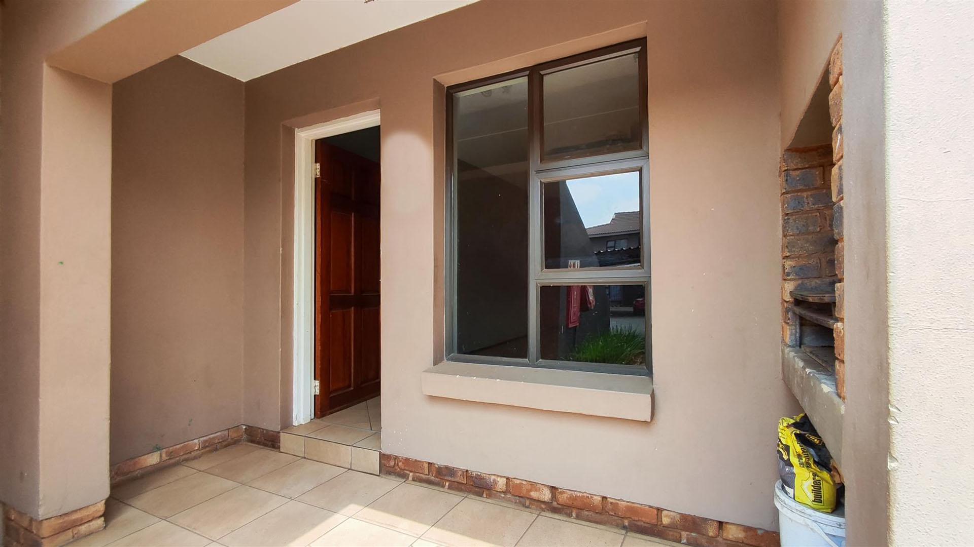 Patio - 7 square meters of property in Albertsdal