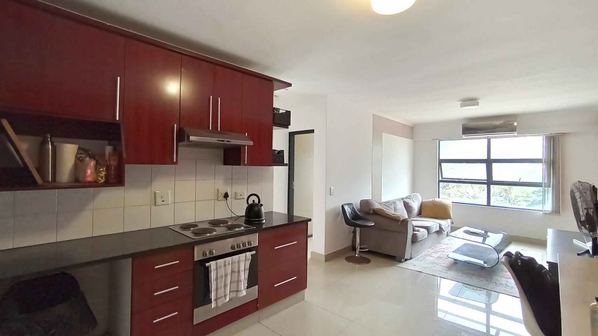 Kitchen - 11 square meters of property in Essenwood