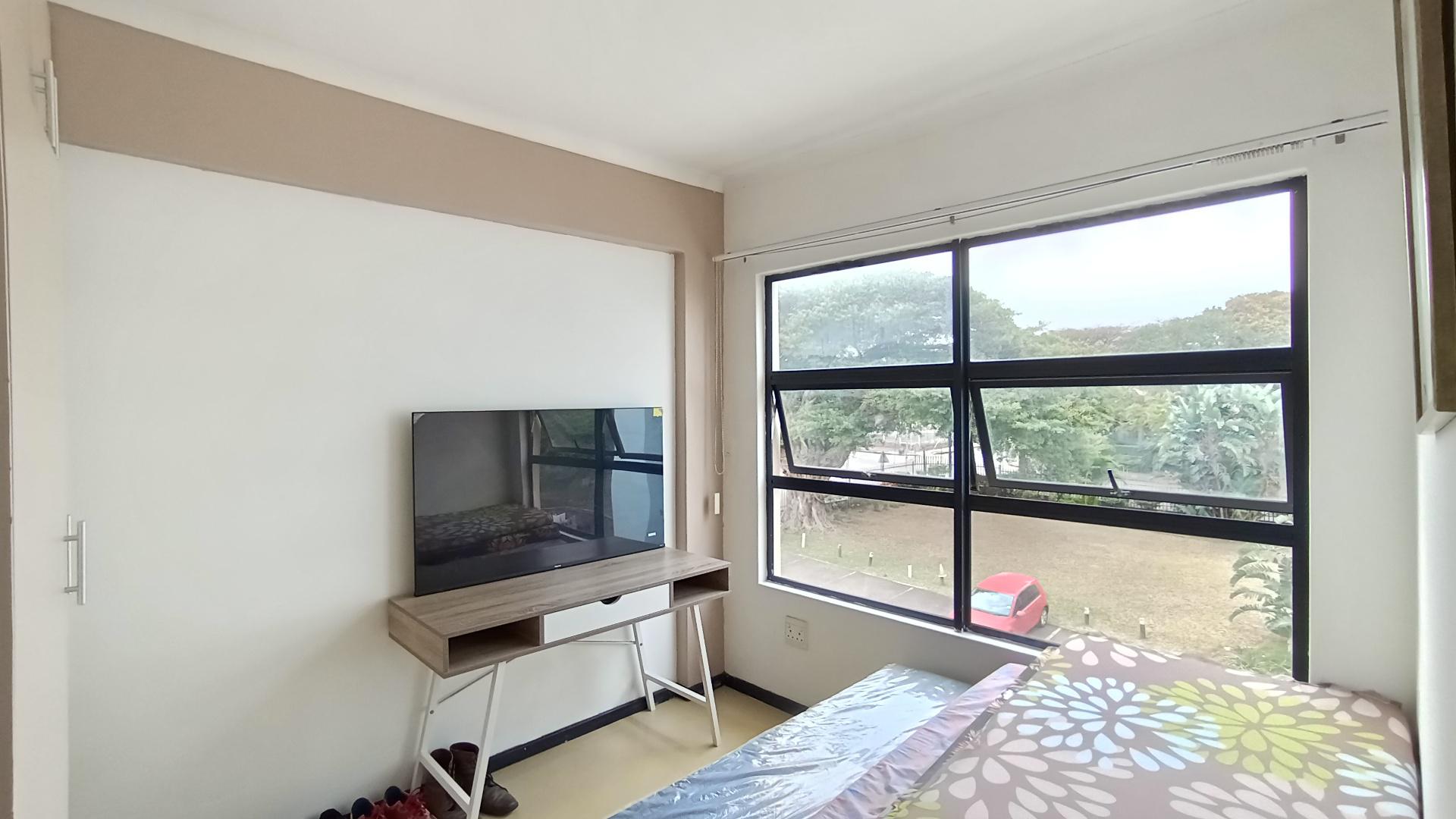 Bed Room 1 - 9 square meters of property in Essenwood