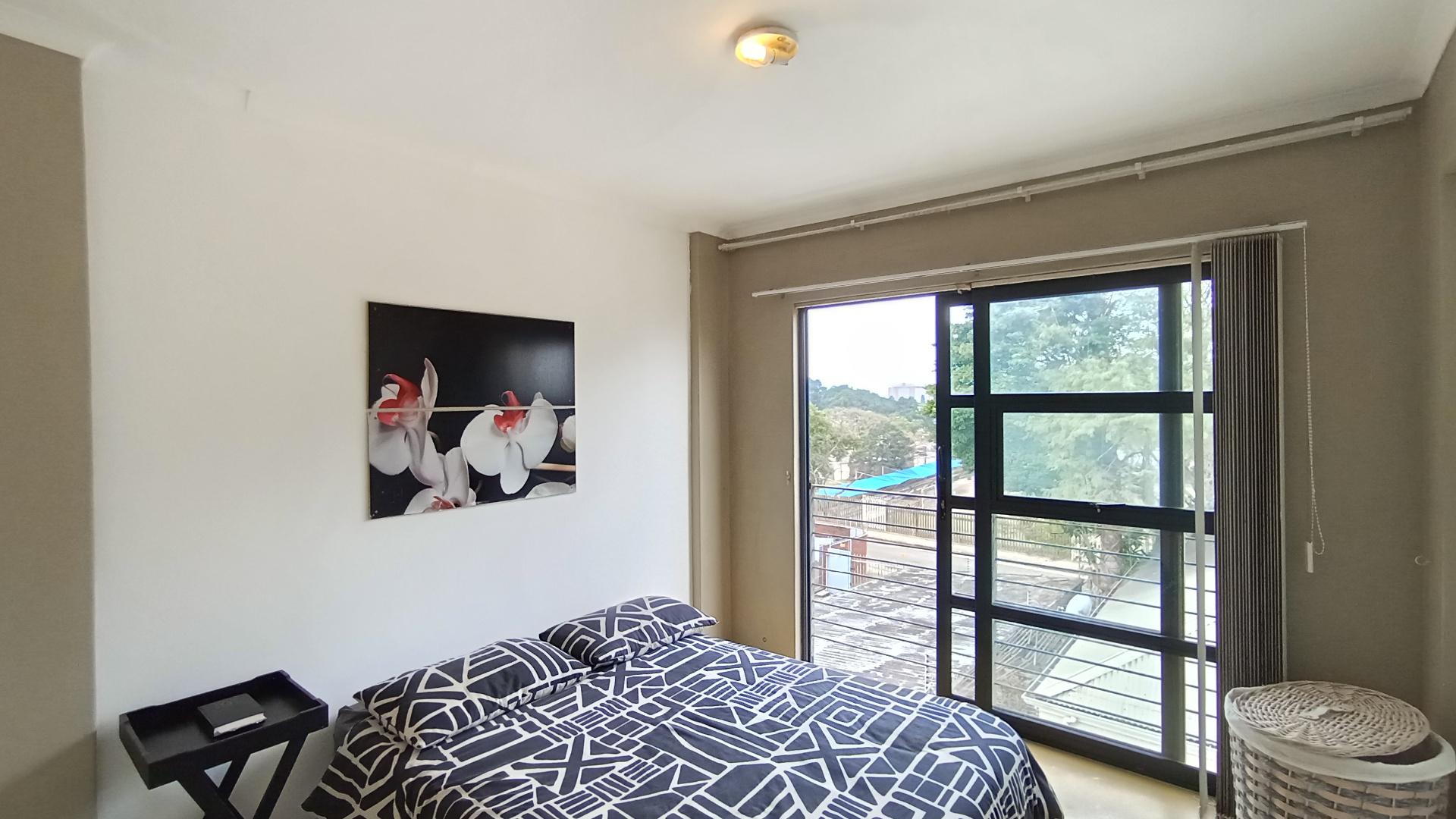 Bed Room 2 - 14 square meters of property in Essenwood