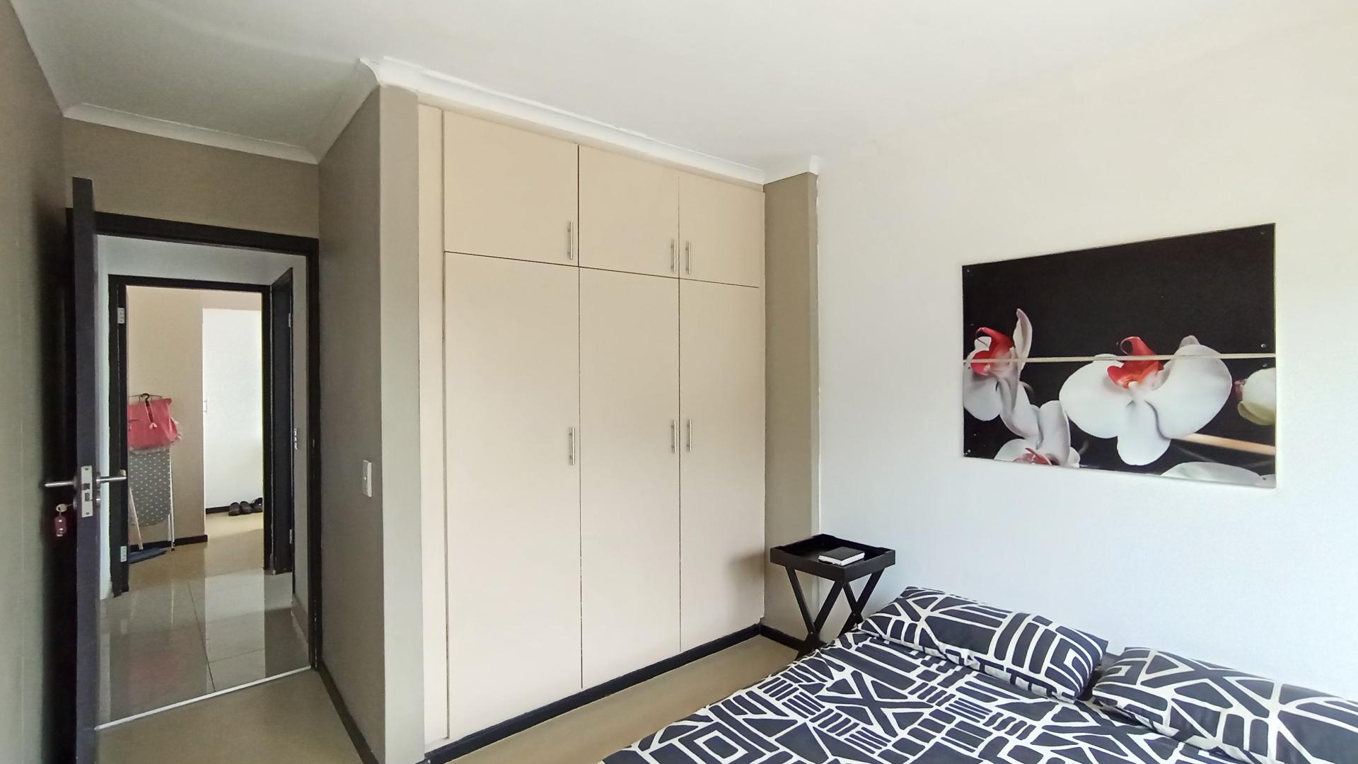 Bed Room 2 - 14 square meters of property in Essenwood