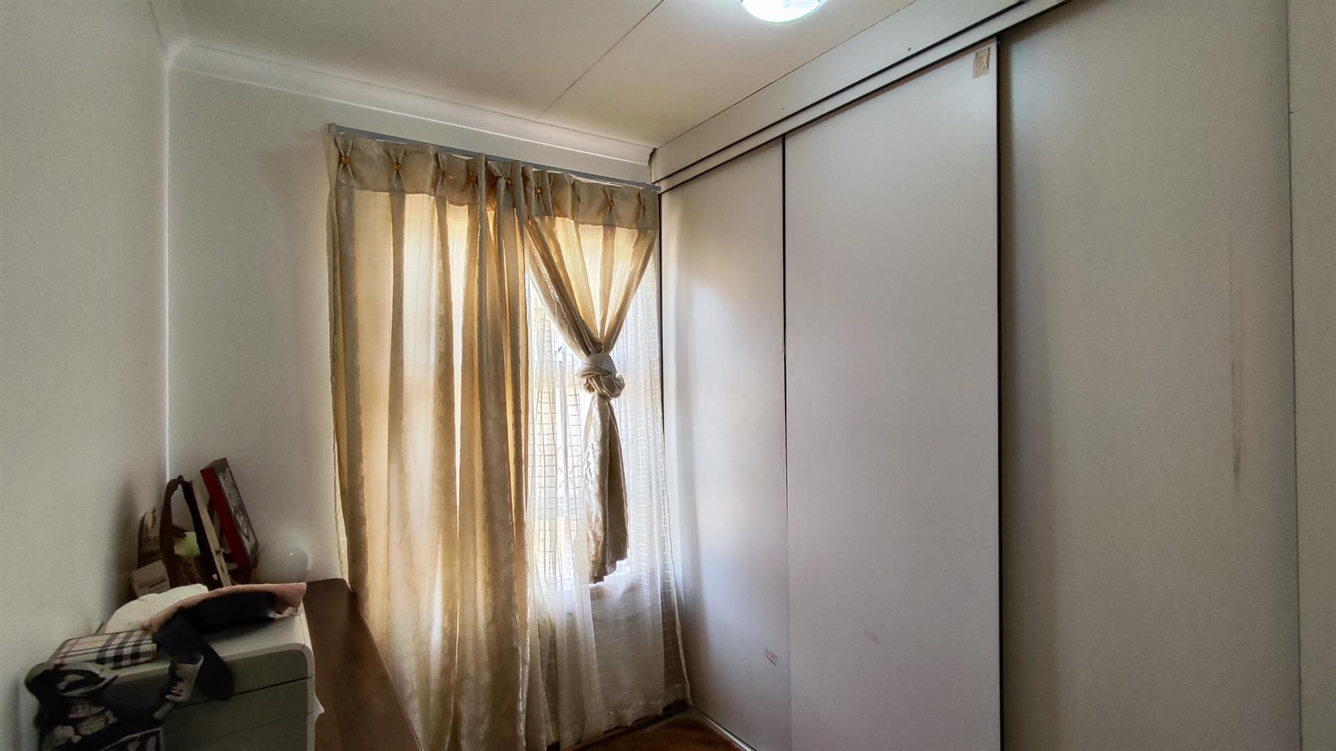 Bed Room 2 - 8 square meters of property in Dersley