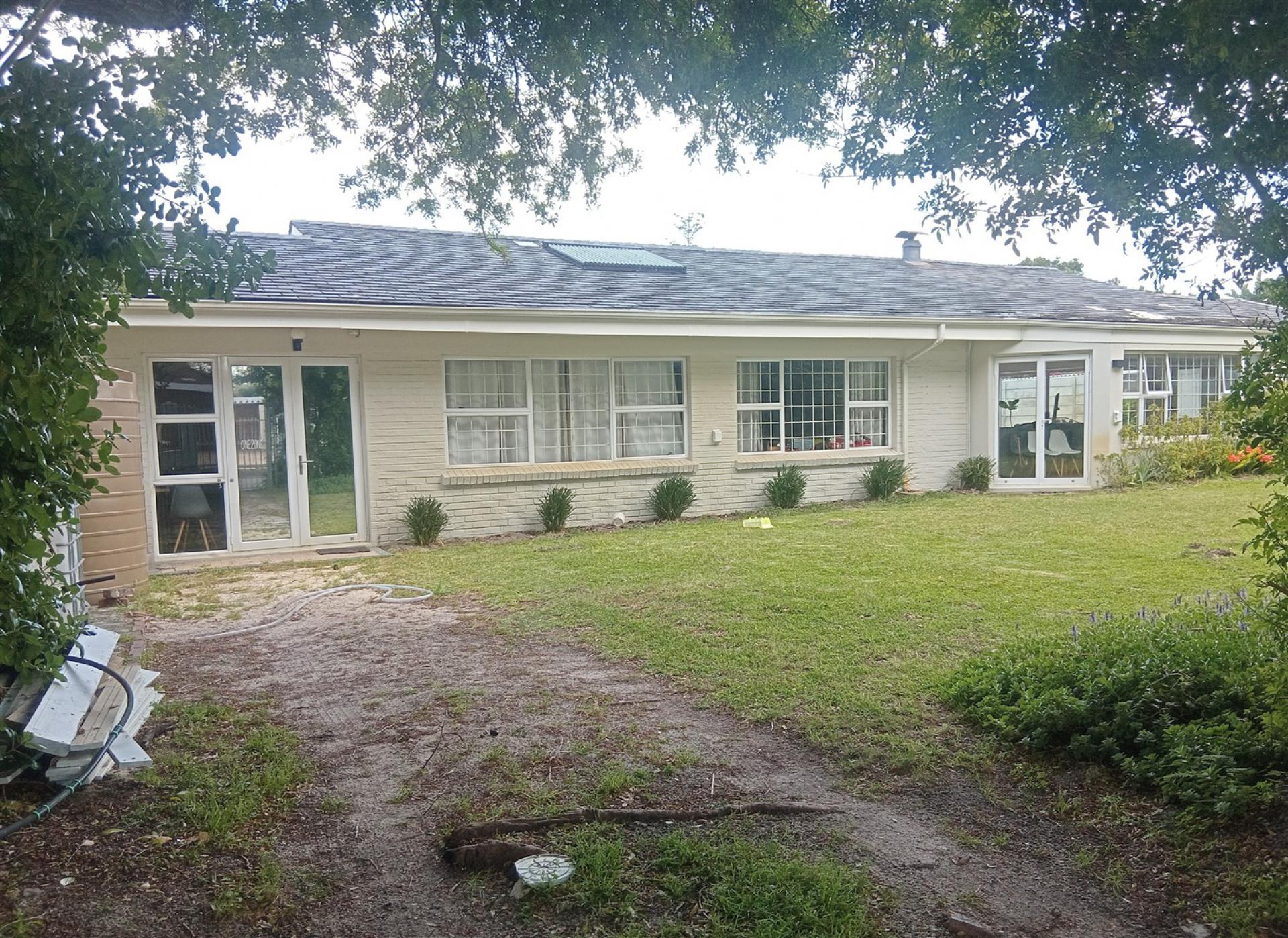 Front View of property in Bergvliet 