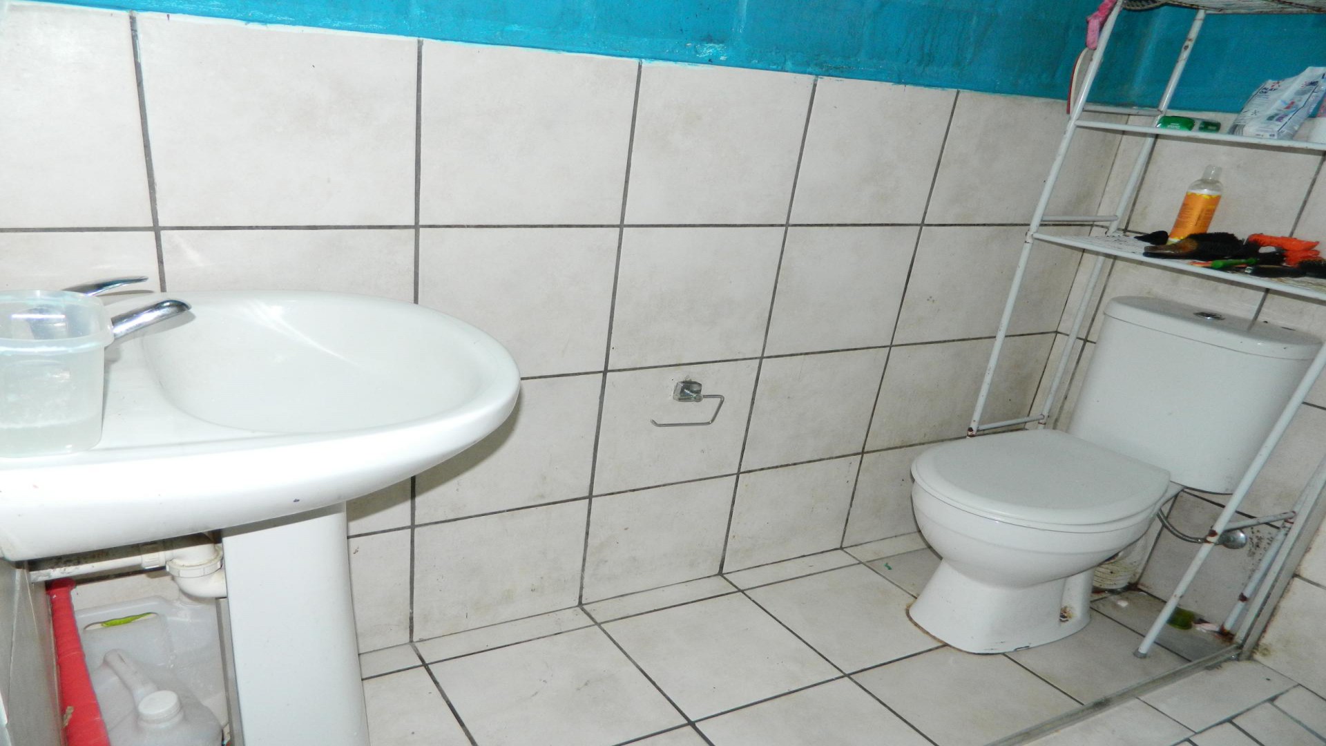 Bathroom 1 of property in Wynberg - CPT