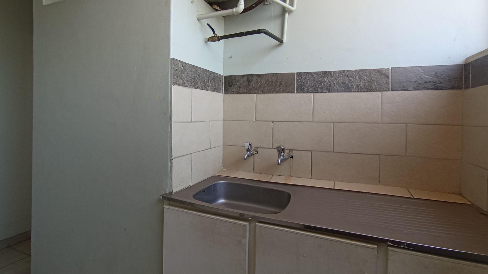 Kitchen - 6 square meters of property in Muckleneuk