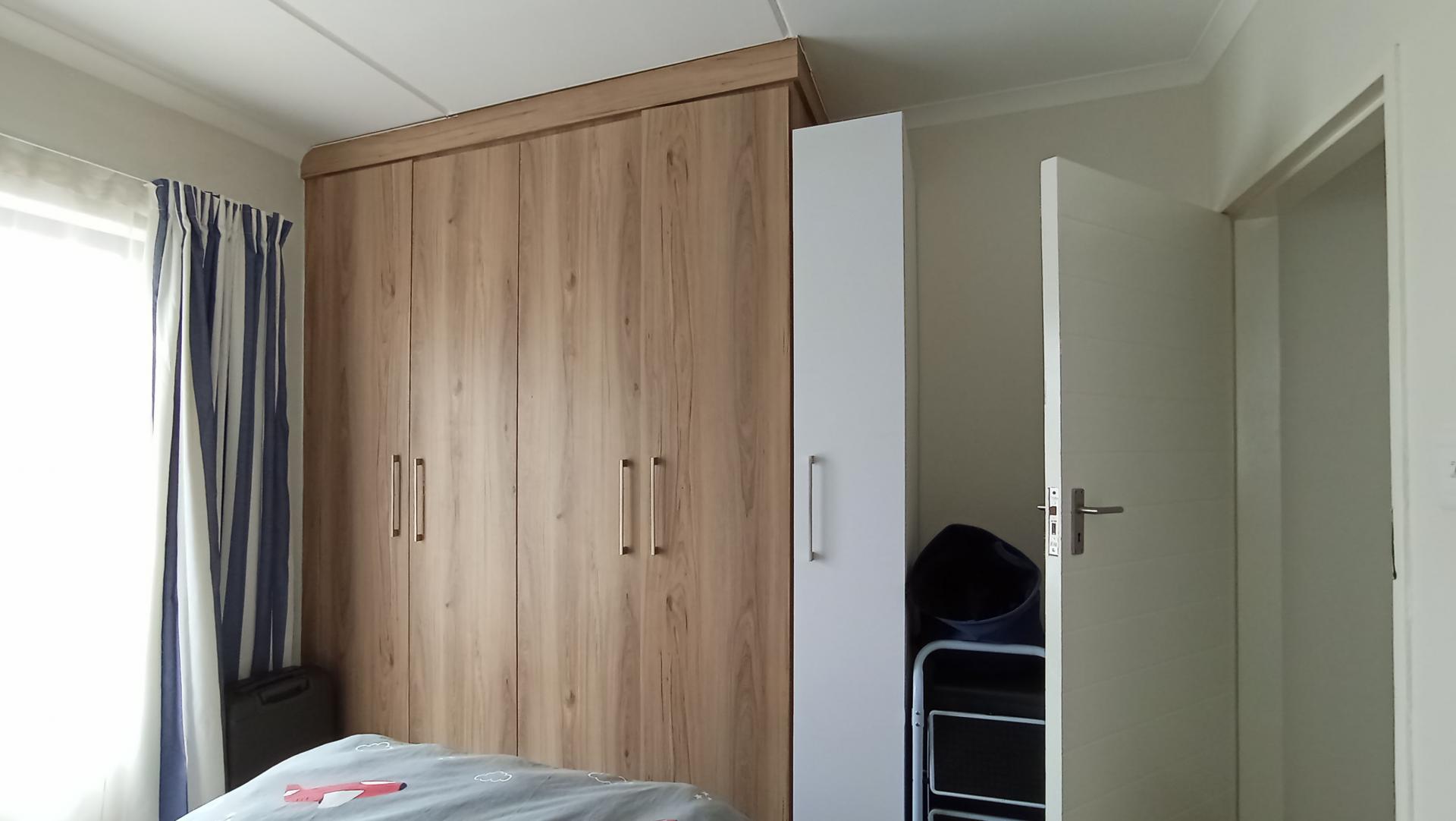 Bed Room 1 - 12 square meters of property in Founders Hill