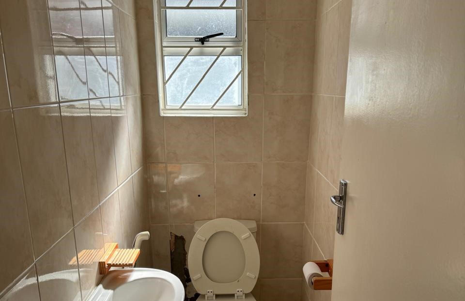 Guest Toilet of property in Pelikan Park