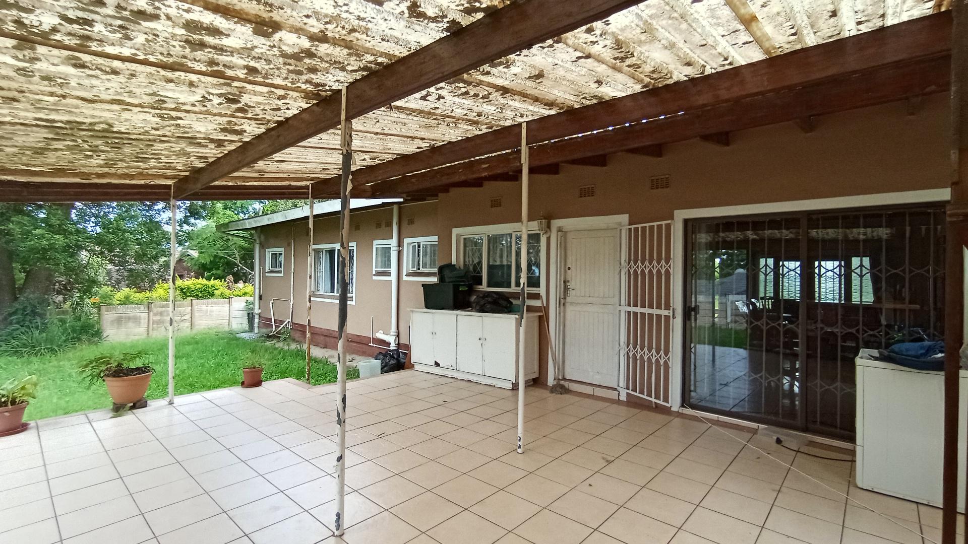 Patio - 62 square meters of property in The Wolds