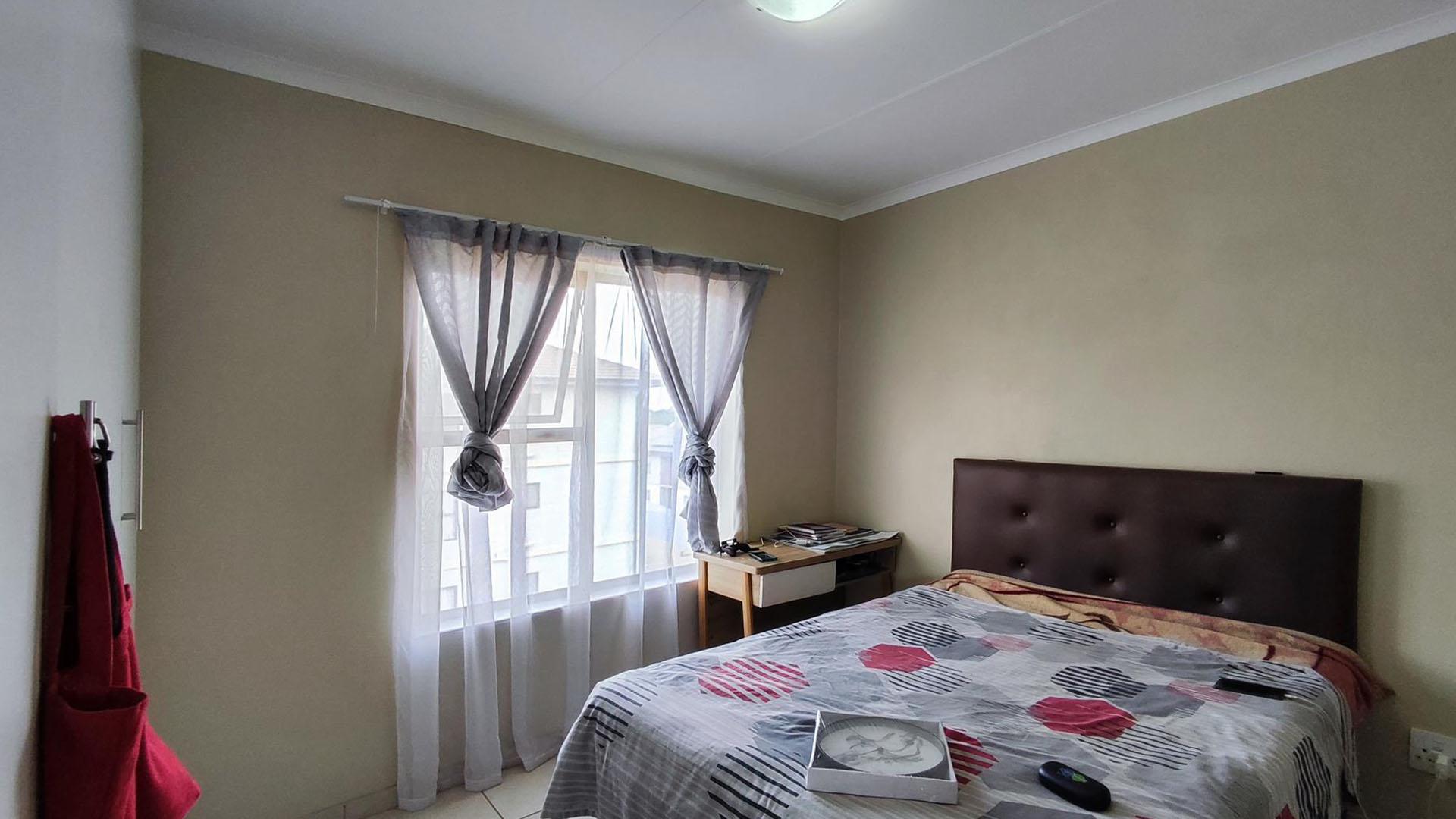 Bed Room 2 - 14 square meters of property in Benoni