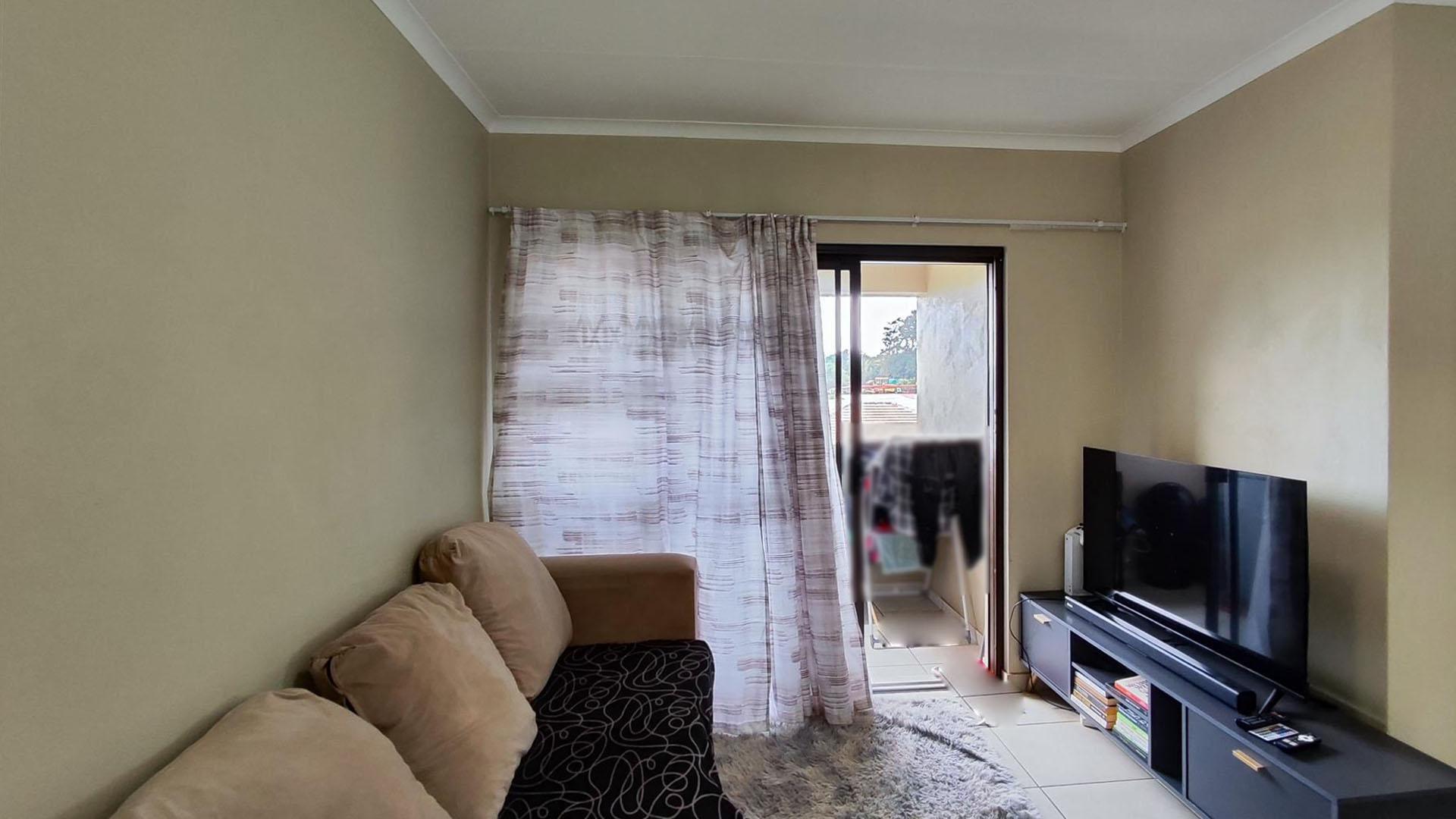 Lounges - 14 square meters of property in Benoni