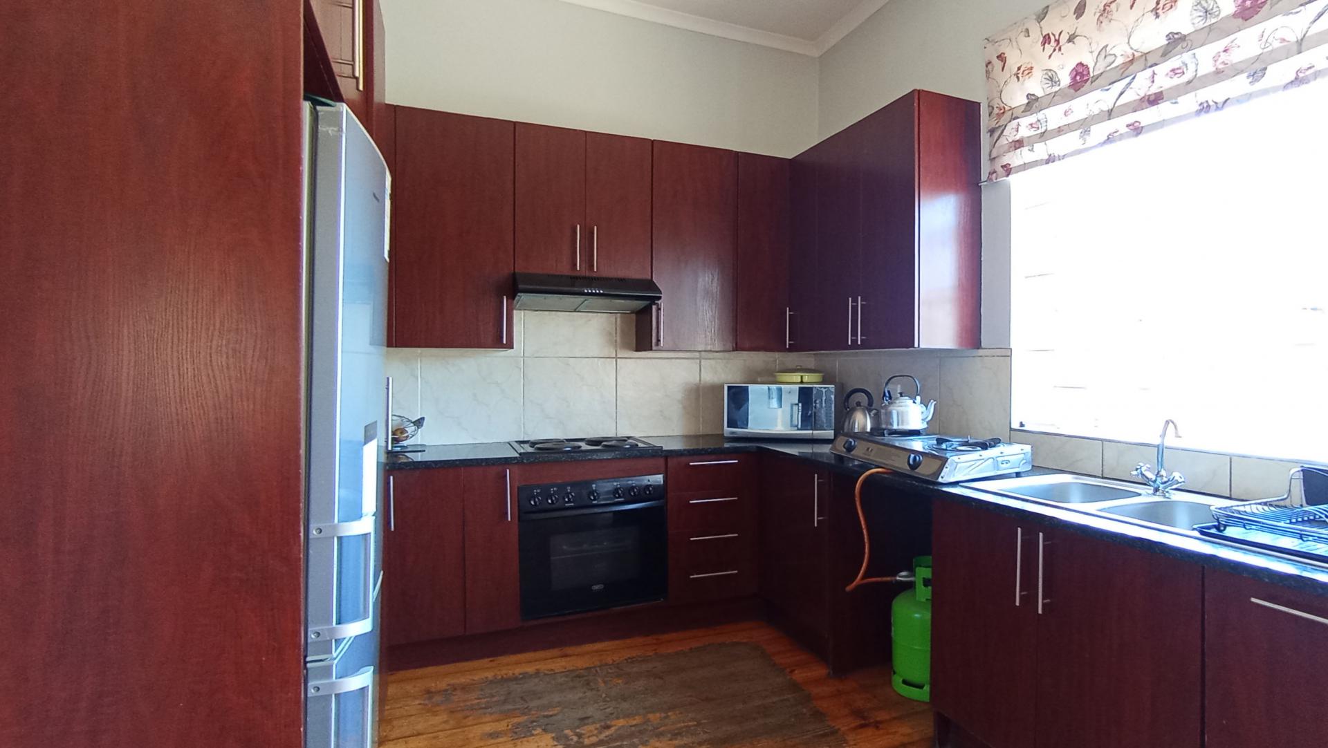 Kitchen - 19 square meters of property in Orange Grove