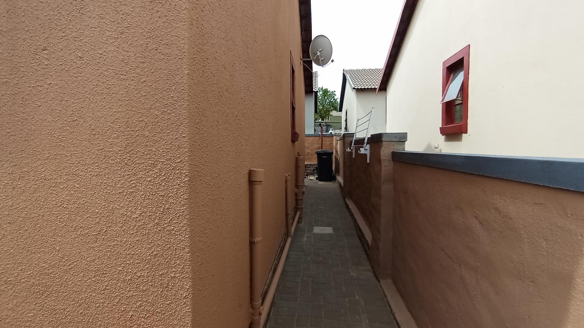 Backyard of property in Kosmosdal