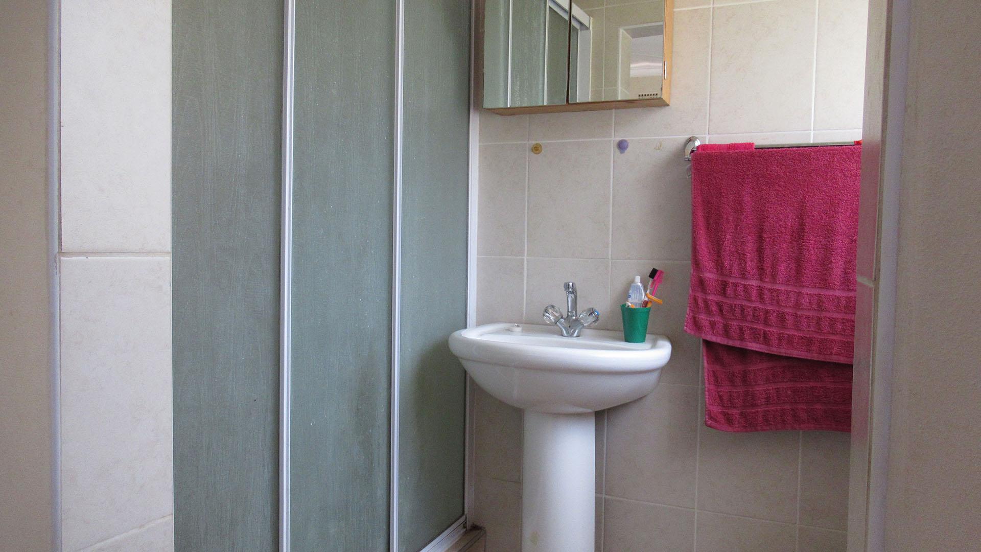 Main Bathroom - 4 square meters of property in Welverdiend