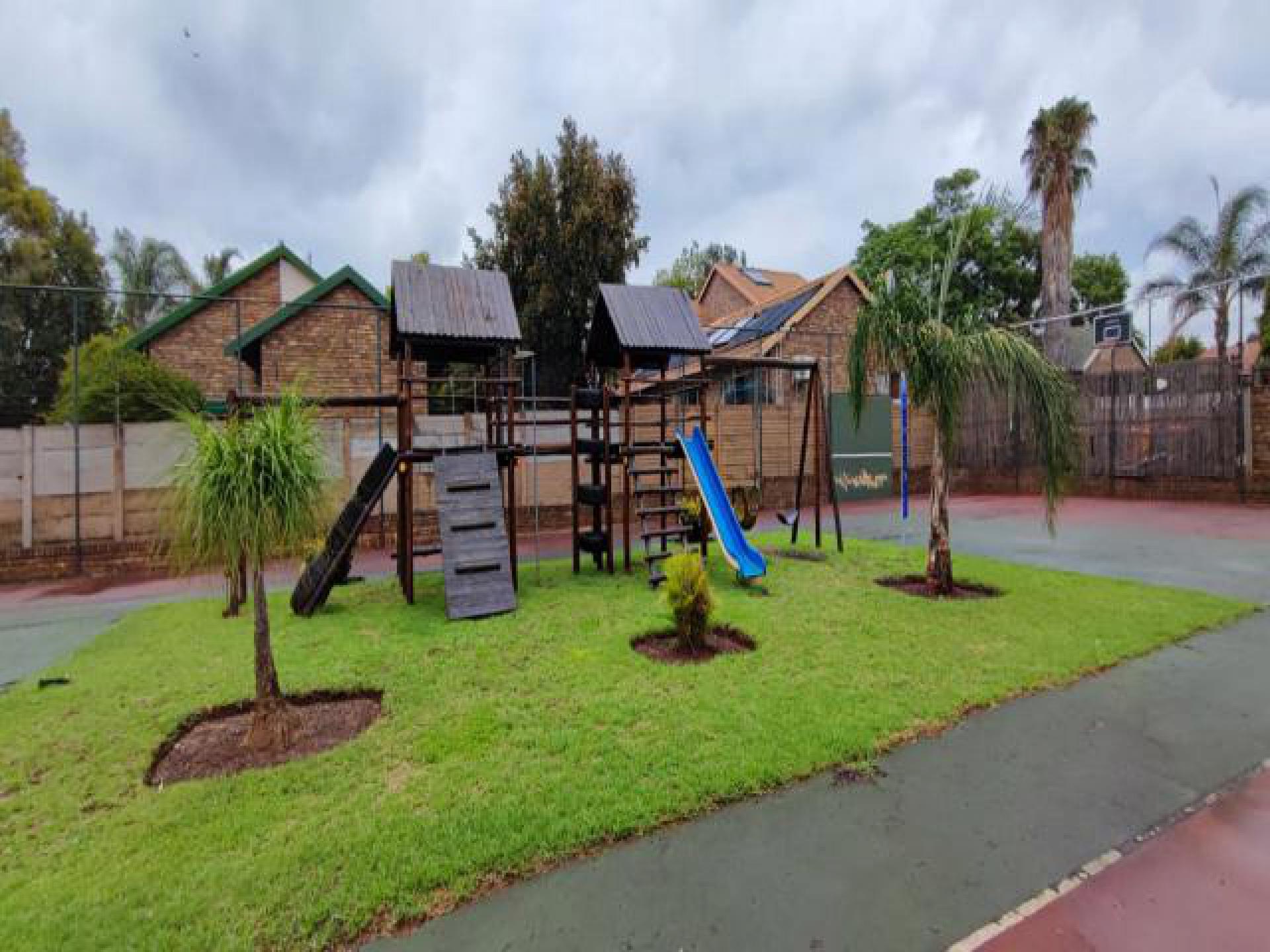 Entertainment of property in Rooihuiskraal North