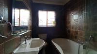 Bathroom 1 - 5 square meters of property in Rooihuiskraal North
