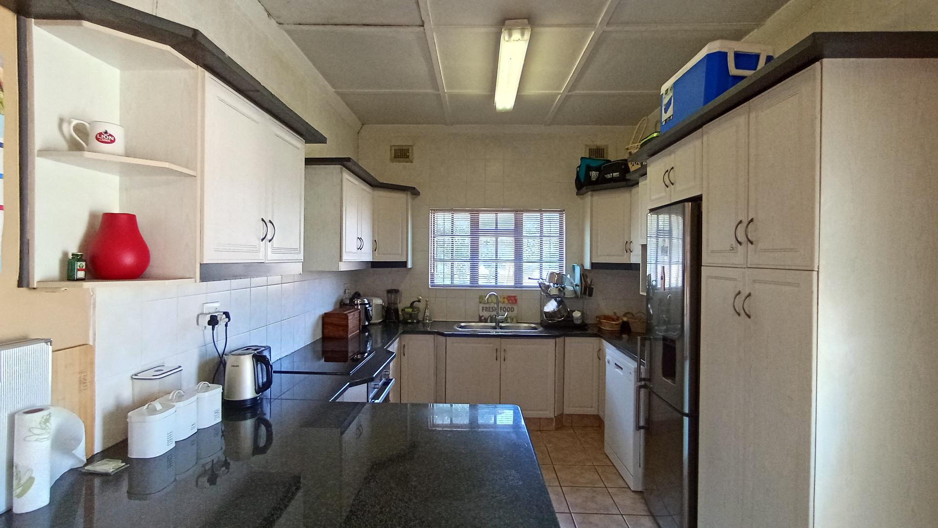 Kitchen - 11 square meters of property in Glenwood - DBN