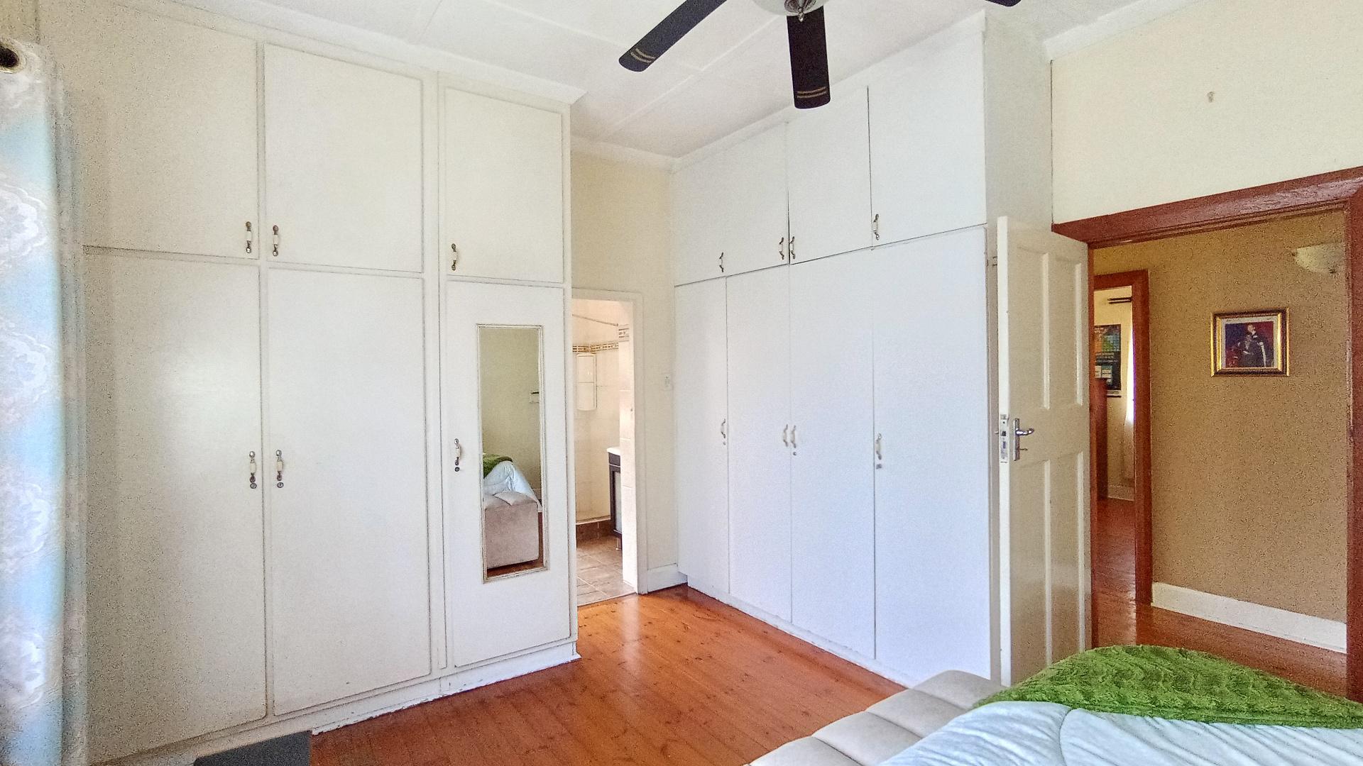 Main Bedroom - 22 square meters of property in Glenwood - DBN