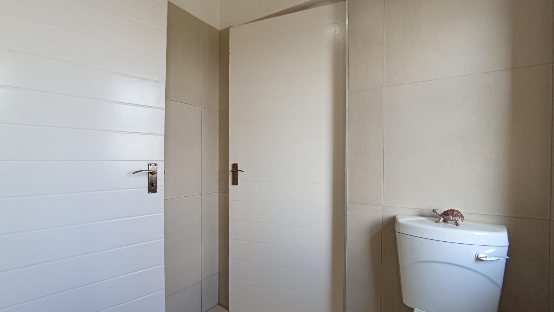 Bathroom 2 - 6 square meters of property in Needwood