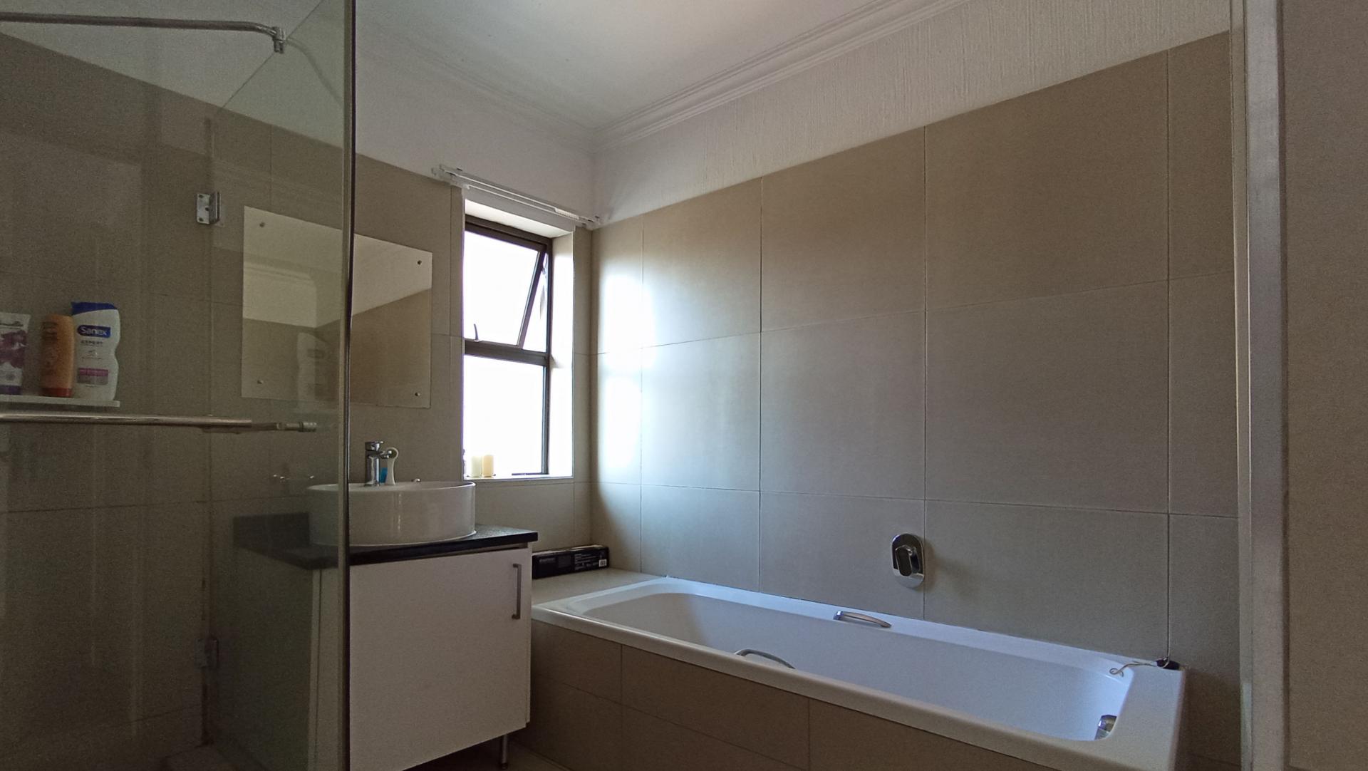 Bathroom 3+ - 10 square meters of property in Needwood