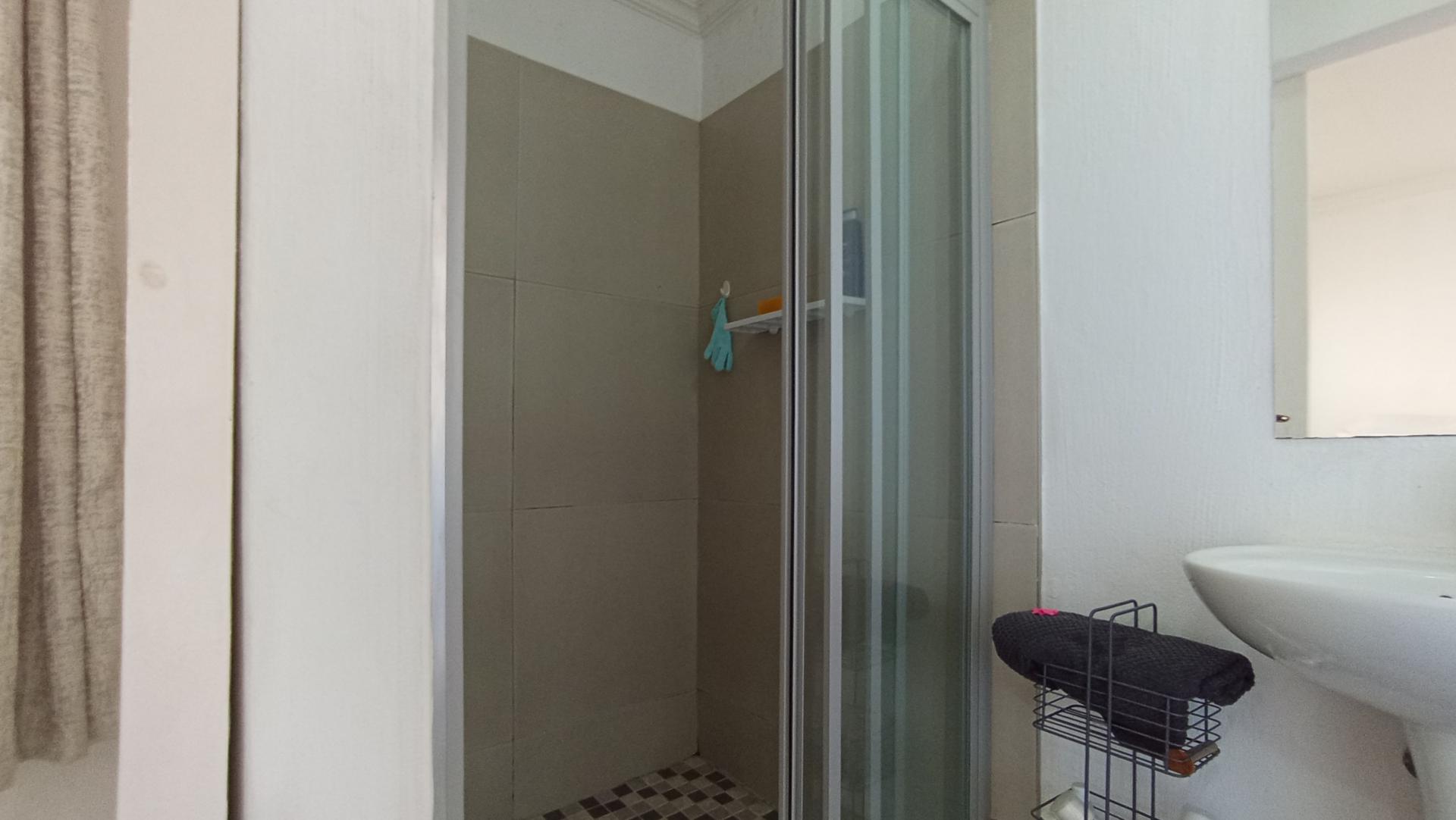 Bathroom 1 - 4 square meters of property in Needwood