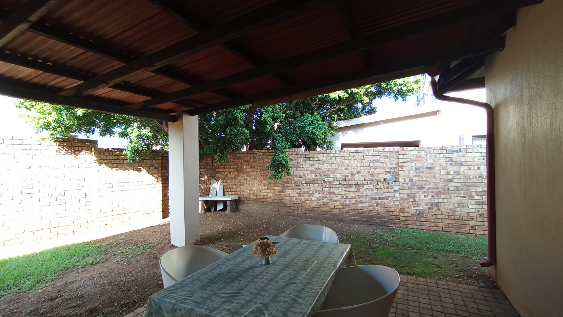 Patio - 28 square meters of property in Needwood