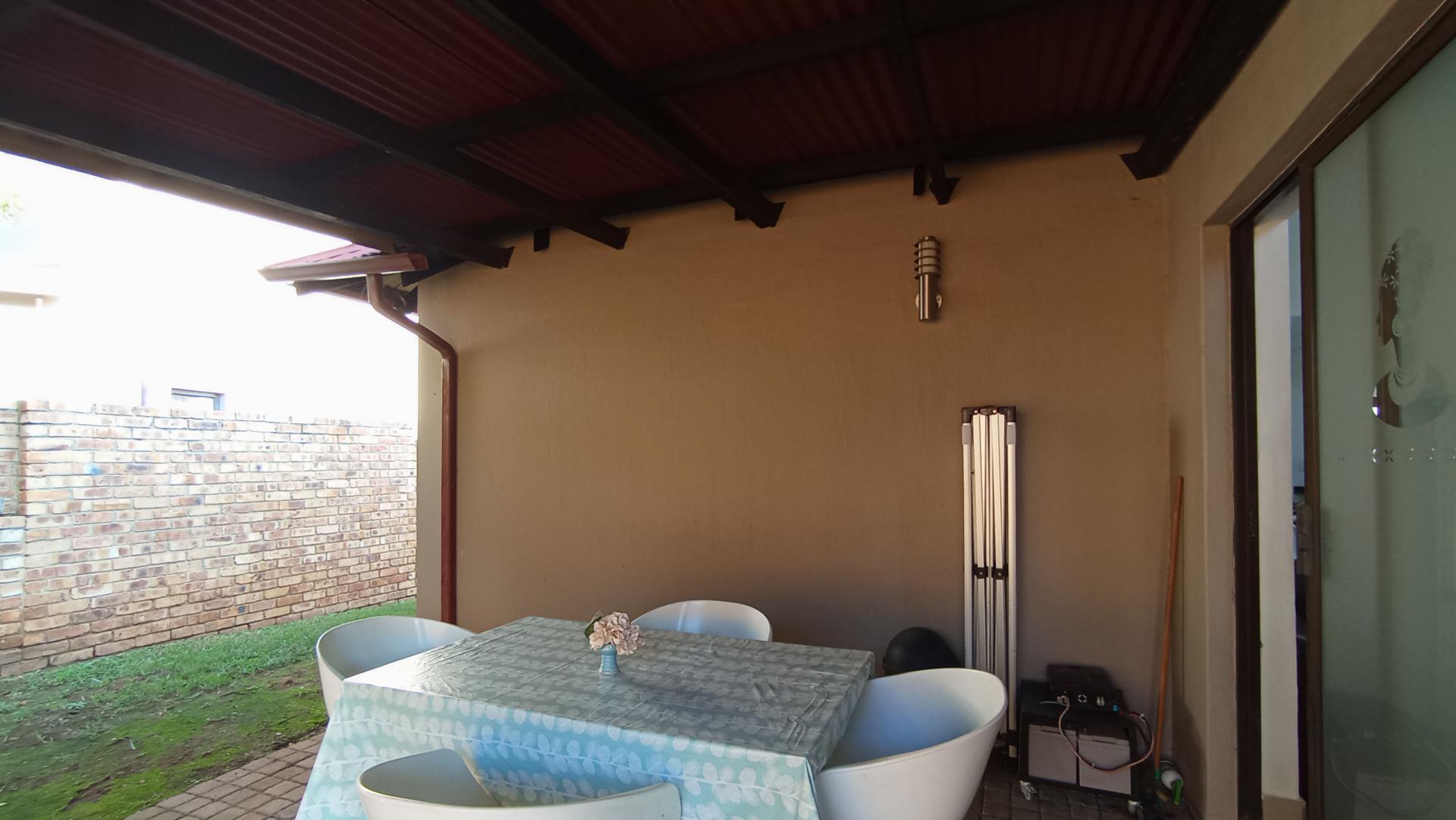 Patio - 28 square meters of property in Needwood