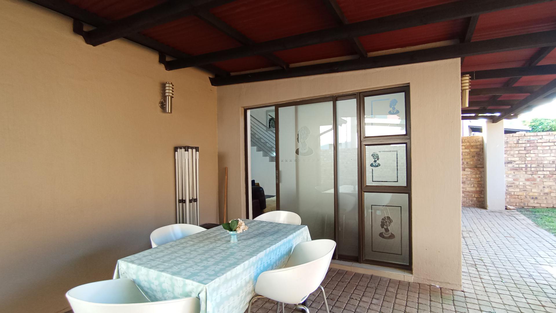 Patio - 28 square meters of property in Needwood