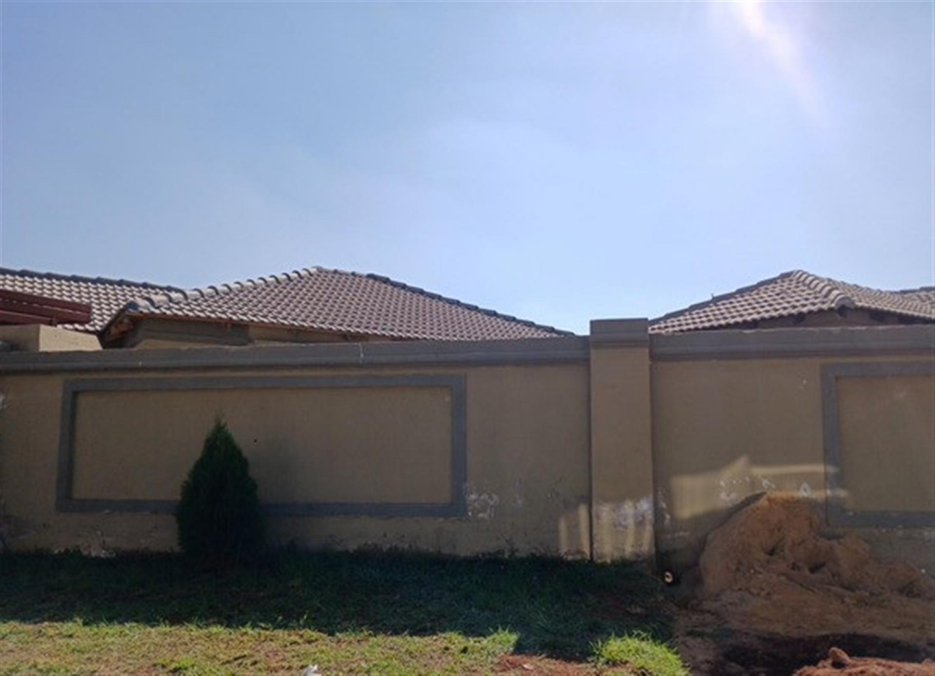 Front View of property in Dawn Park
