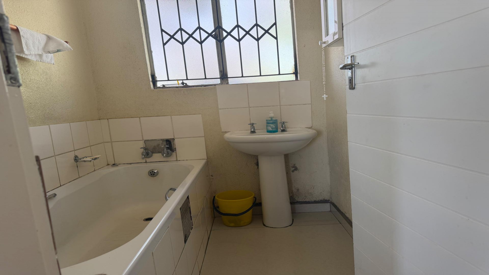 Bathroom 1 of property in Tlhabane West