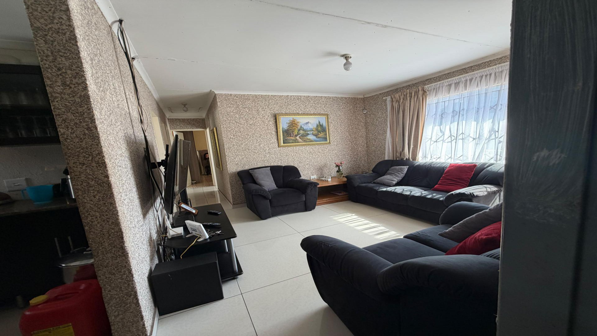 Lounges of property in Tlhabane West