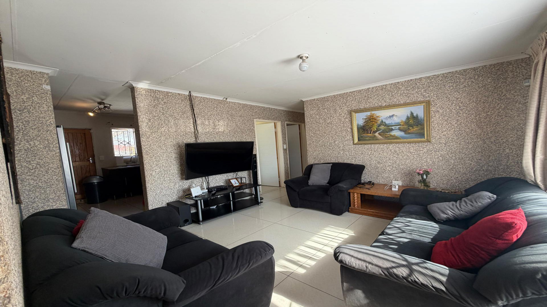 Lounges of property in Tlhabane West
