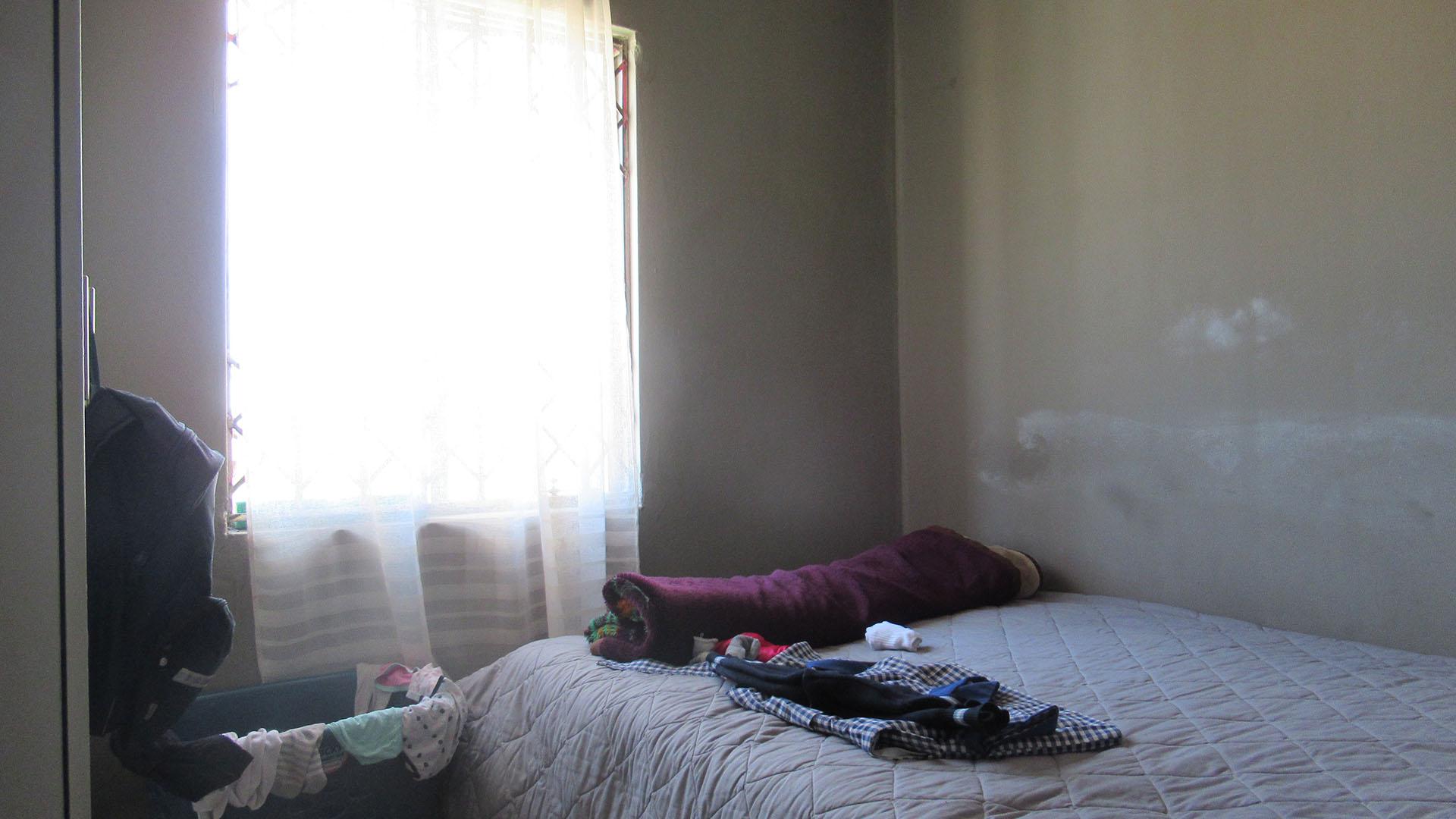 Bed Room 2 - 6 square meters of property in Jabulani