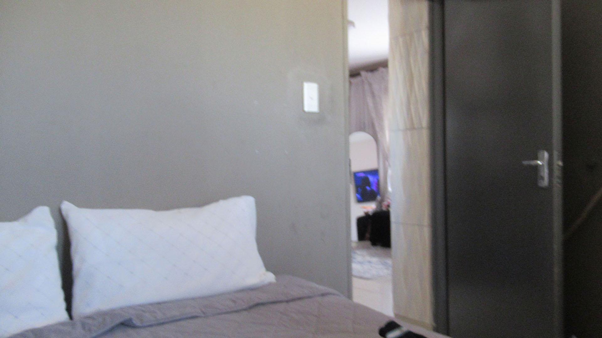 Bed Room 2 - 6 square meters of property in Jabulani