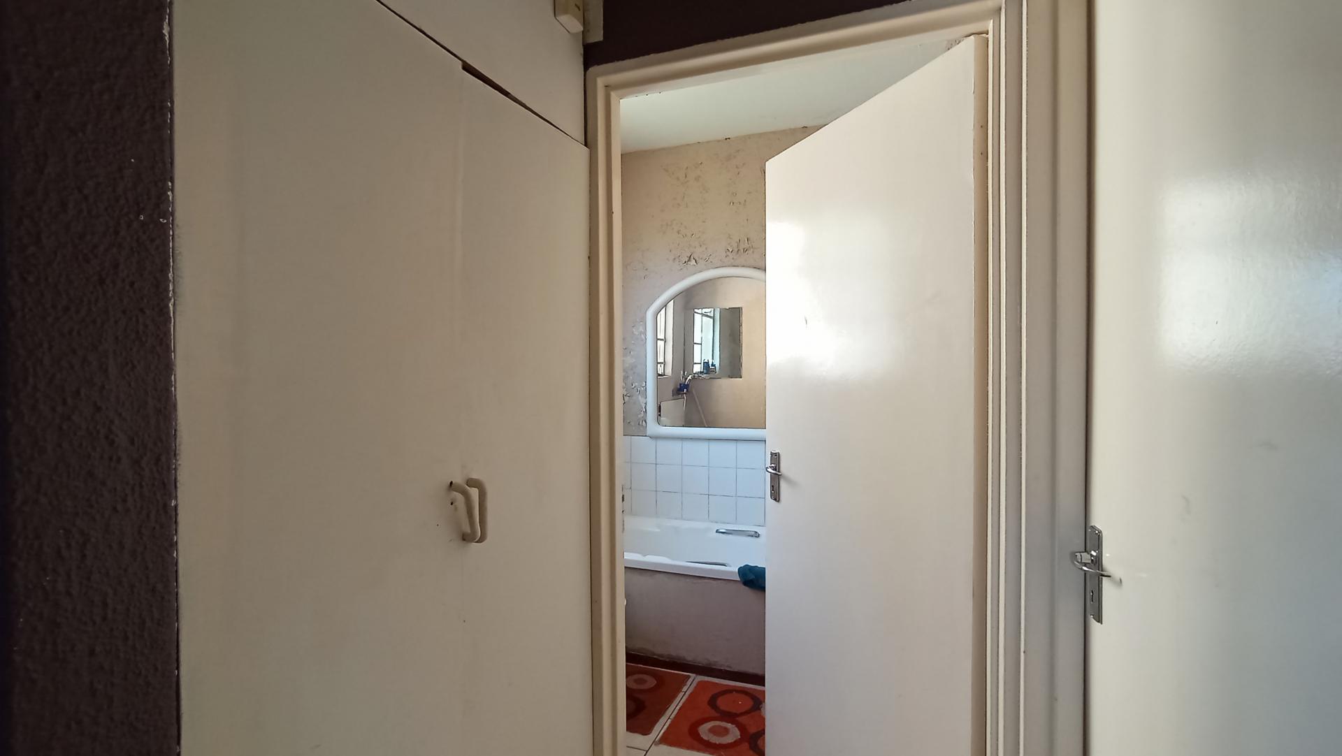 Spaces - 6 square meters of property in Naturena