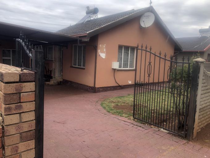 3 Bedroom House for Sale For Sale in Lenasia South - MR658199