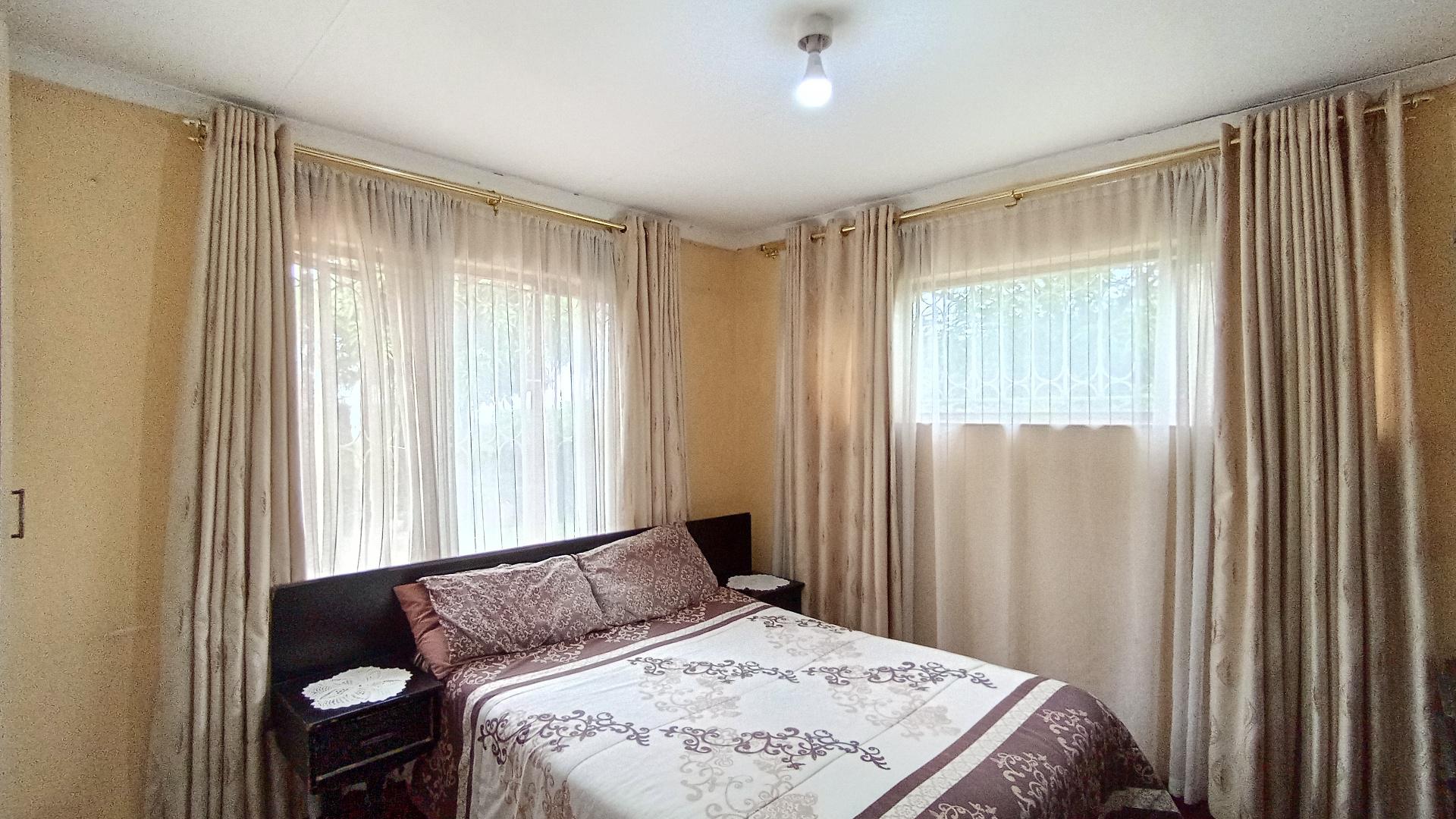 Bed Room 2 - 15 square meters of property in Verulam 
