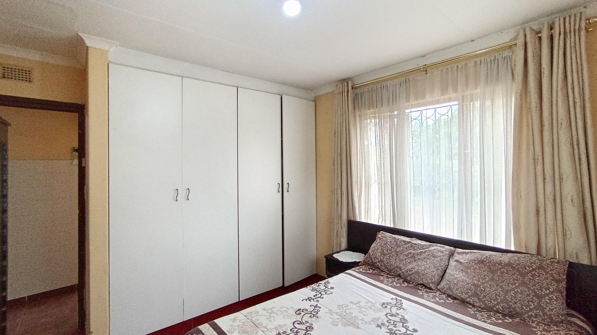 Bed Room 2 - 15 square meters of property in Verulam 