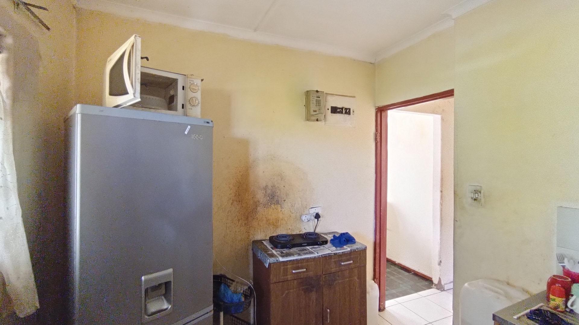 Kitchen - 9 square meters of property in Esikhawini