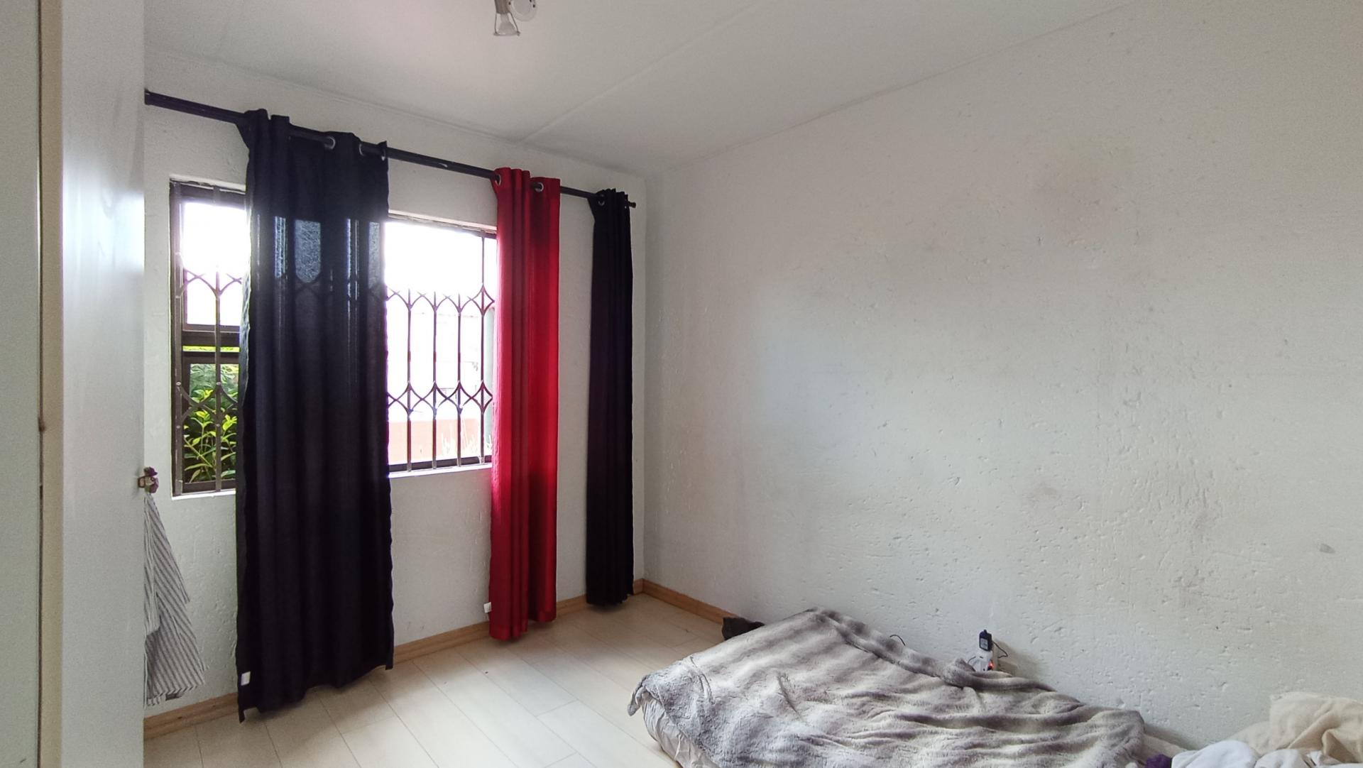 Bed Room 1 - 11 square meters of property in Ferndale - JHB