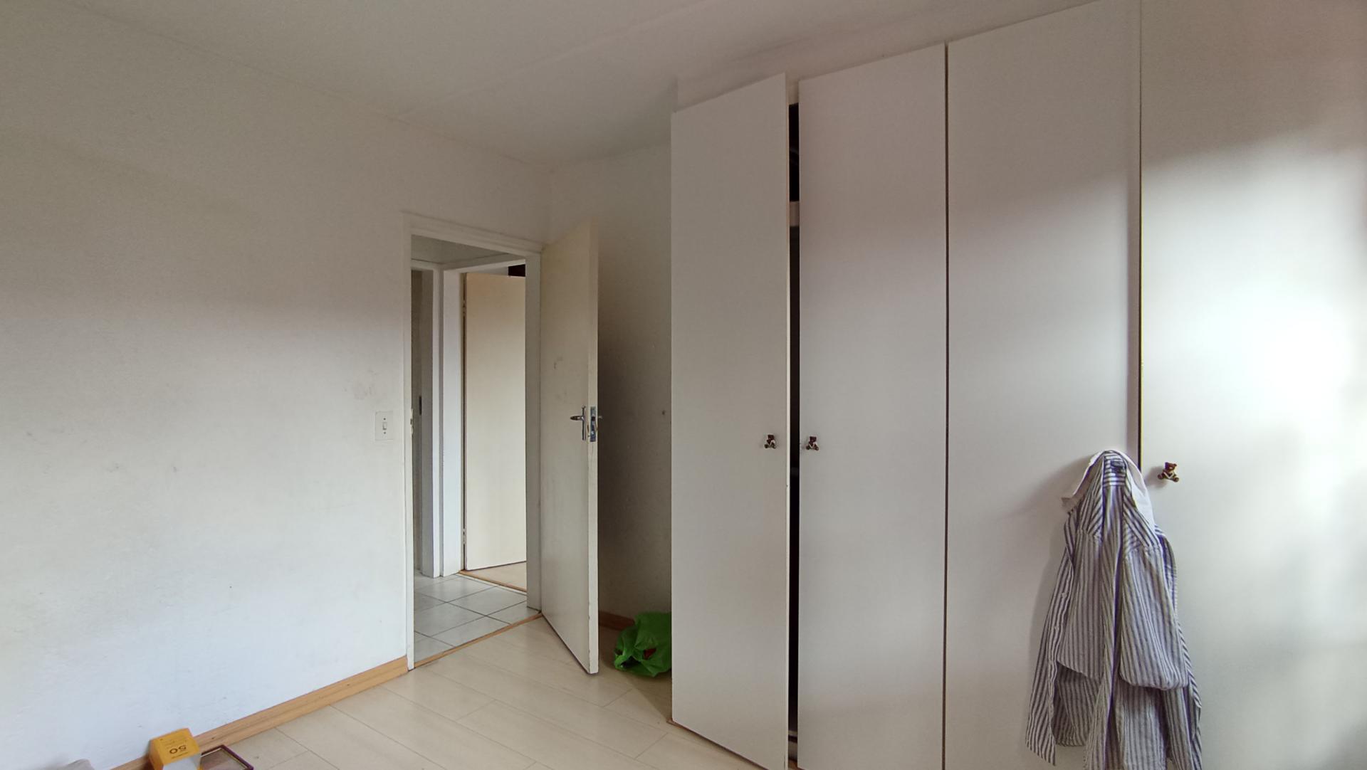 Bed Room 1 - 11 square meters of property in Ferndale - JHB