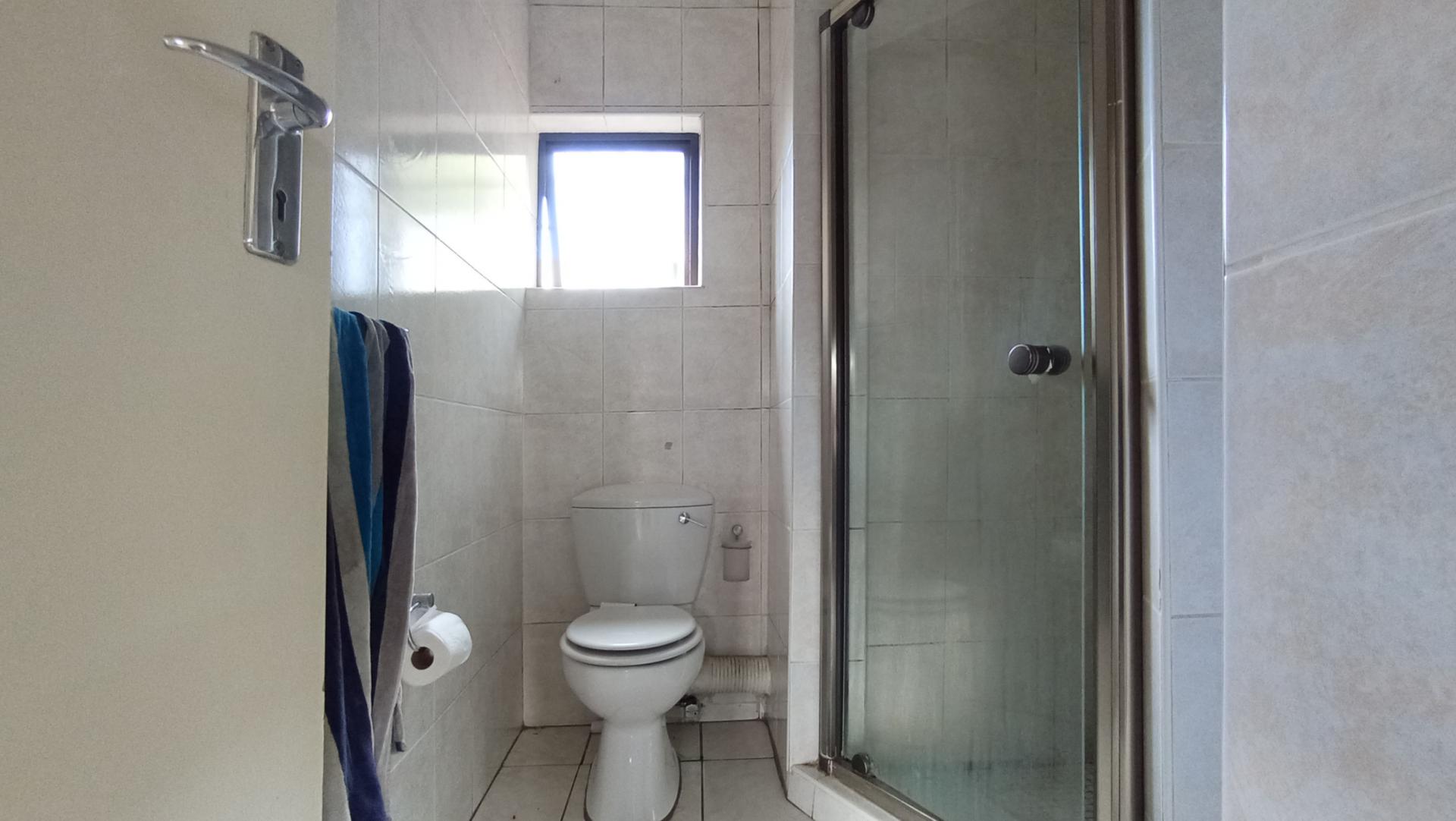 Bathroom 1 - 4 square meters of property in Ferndale - JHB