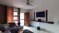 Lounges - 17 square meters of property in Ferndale - JHB