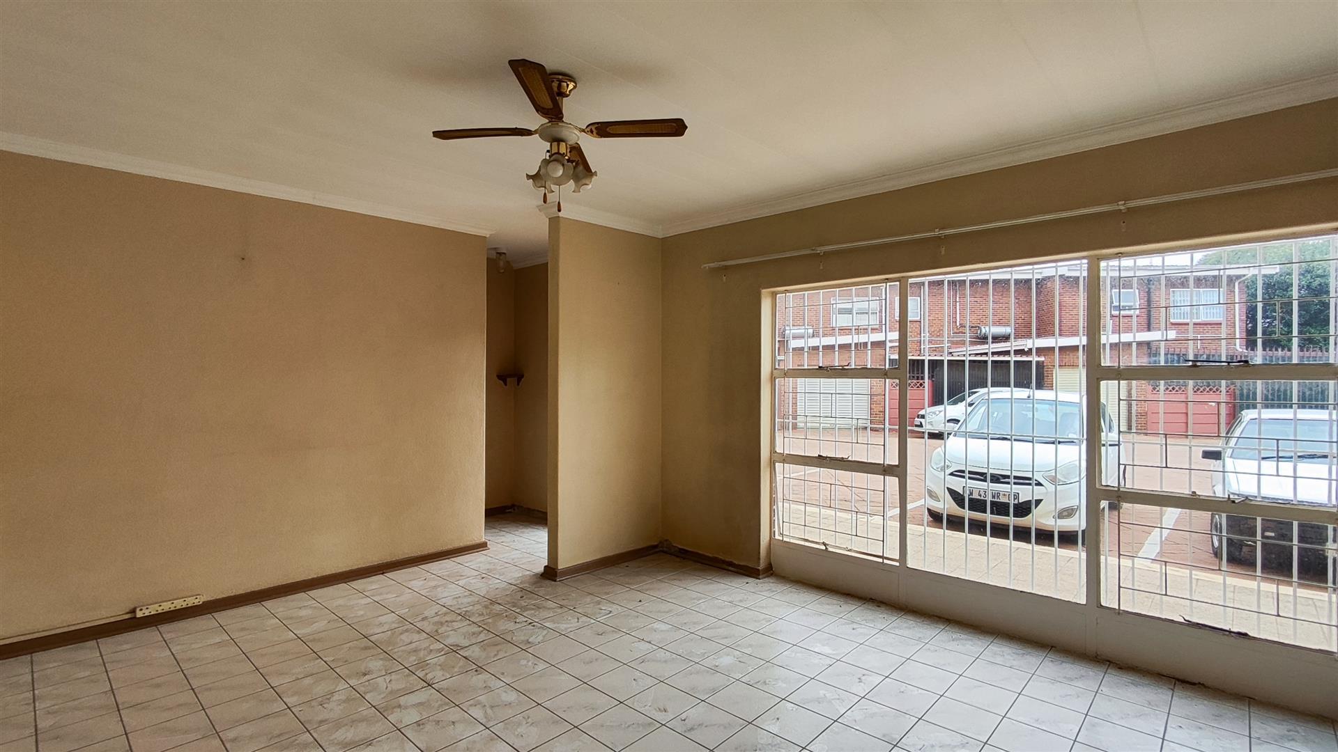 Lounges - 18 square meters of property in Berton Park