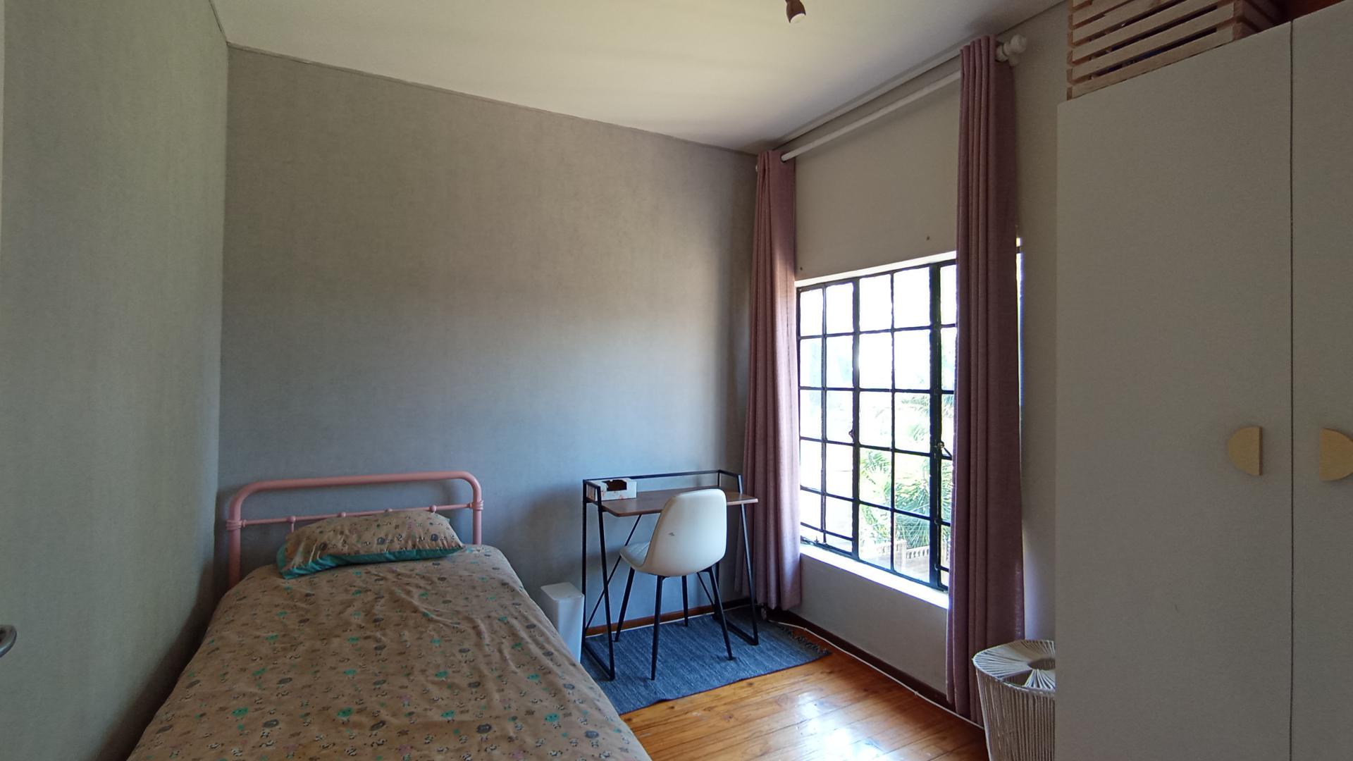 Bed Room 2 - 9 square meters of property in Moreletapark