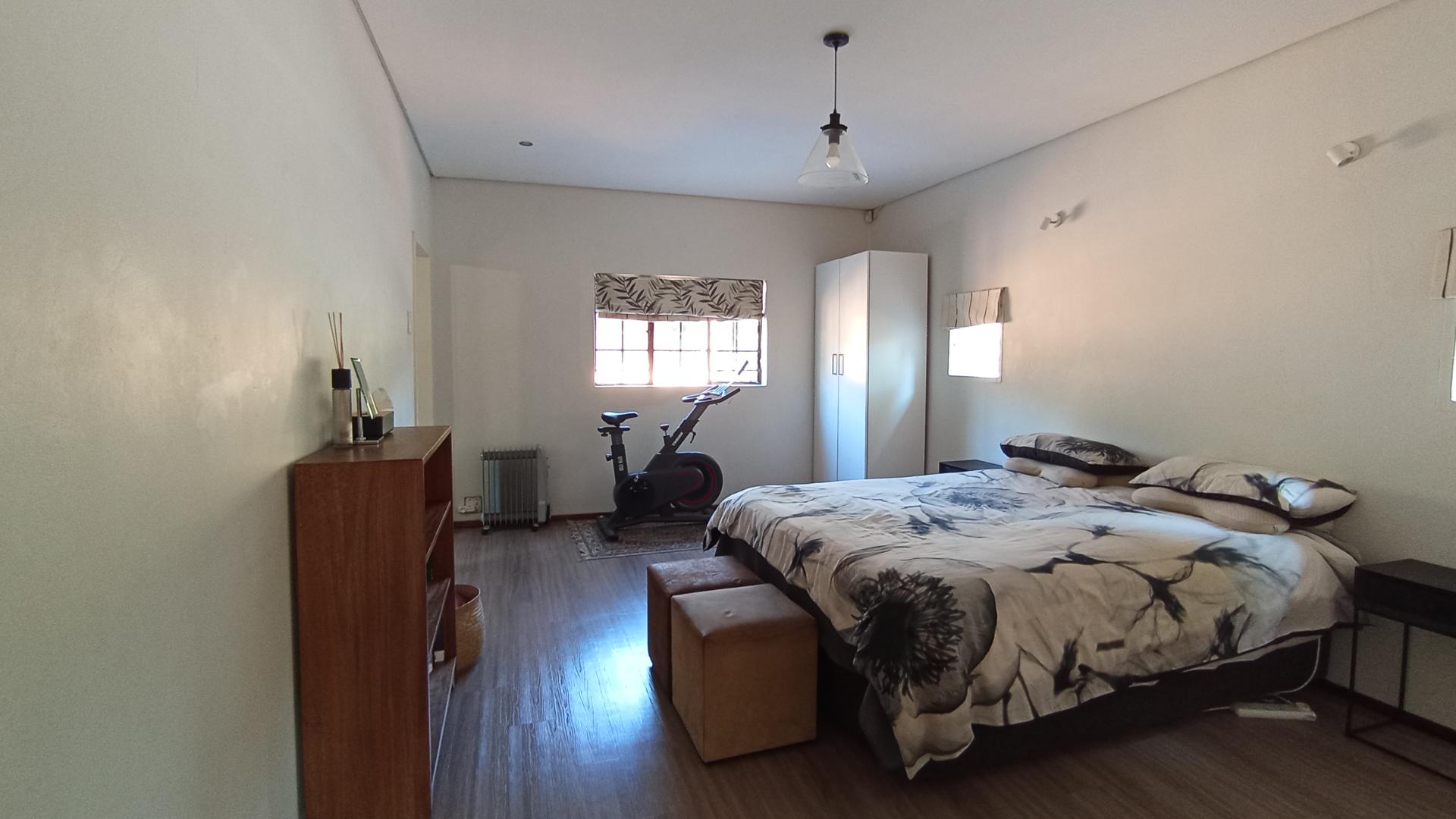 Main Bedroom - 22 square meters of property in Moreletapark