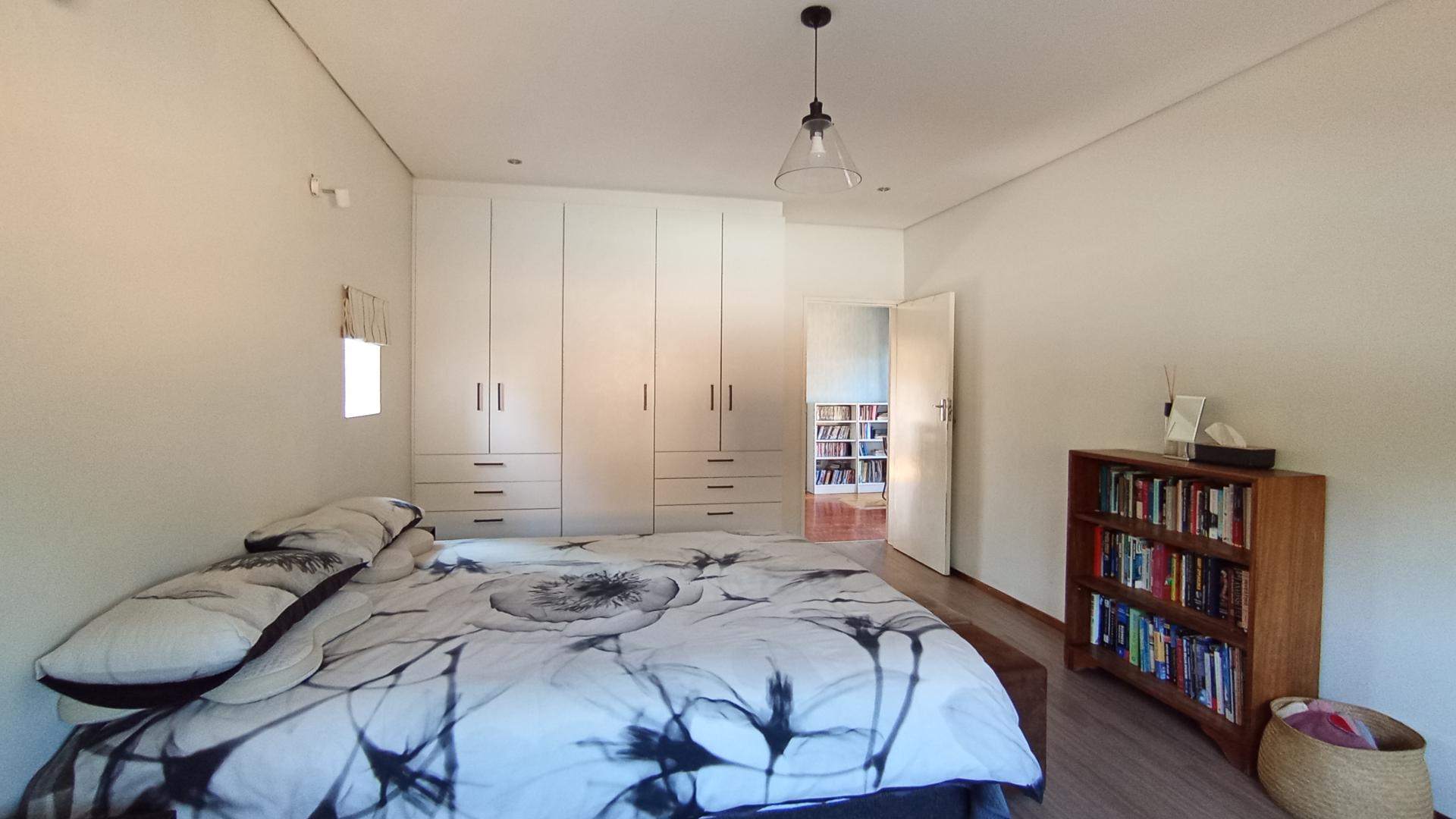 Main Bedroom - 22 square meters of property in Moreletapark