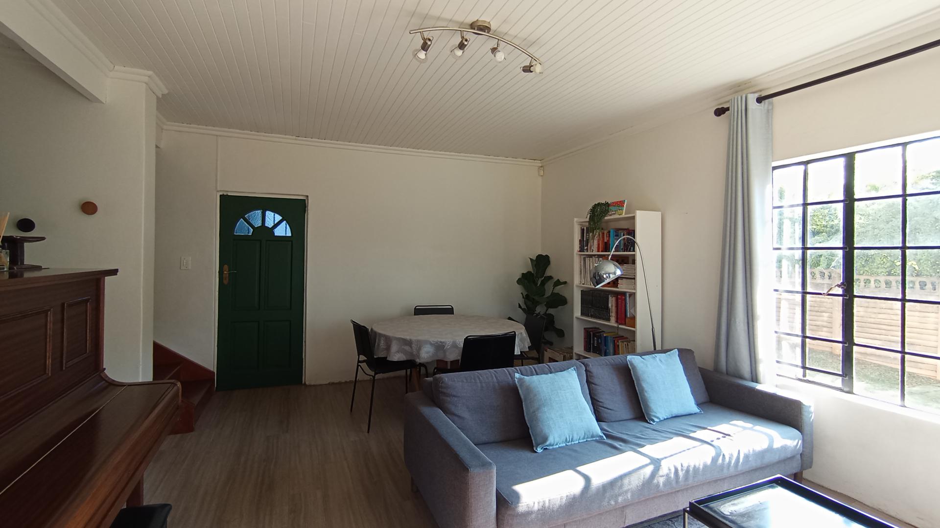 Lounges - 26 square meters of property in Moreletapark
