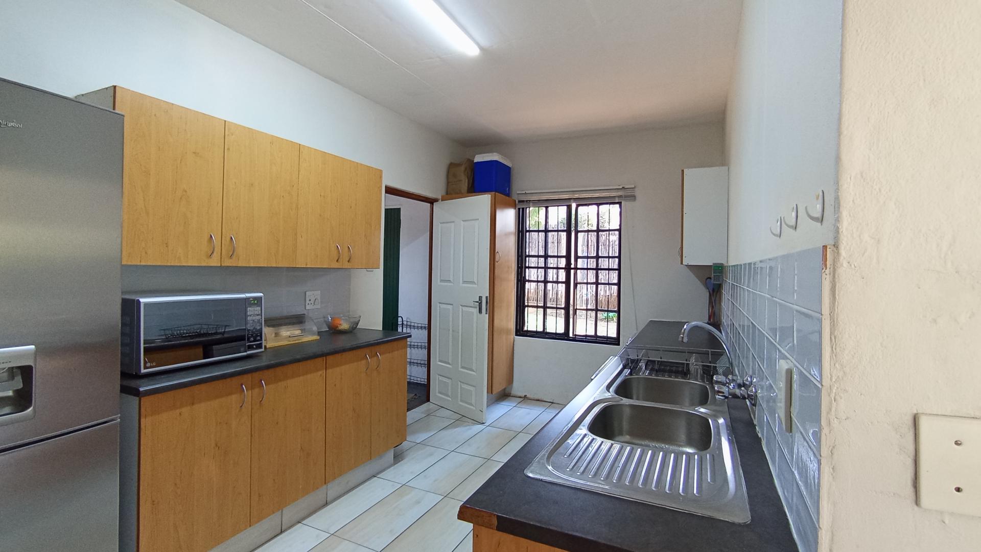 Kitchen - 17 square meters of property in Moreletapark