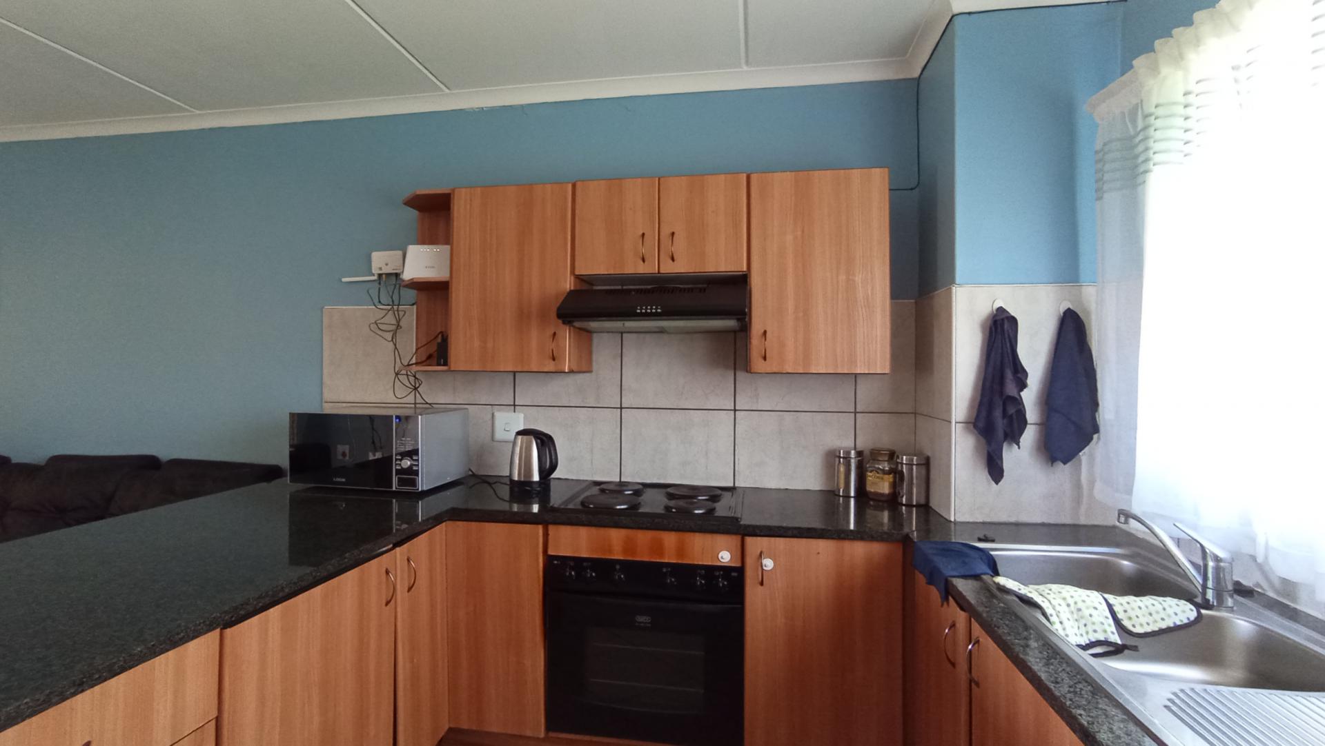 Kitchen - 12 square meters of property in Florida Glen