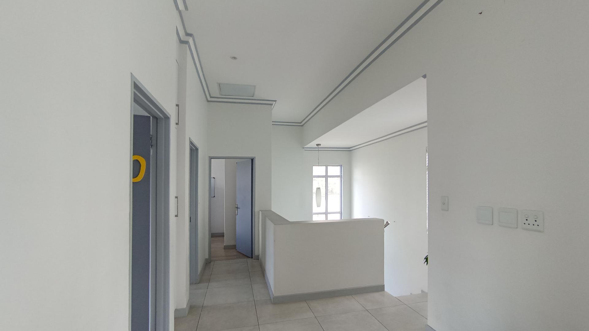 Spaces - 43 square meters of property in Fourways